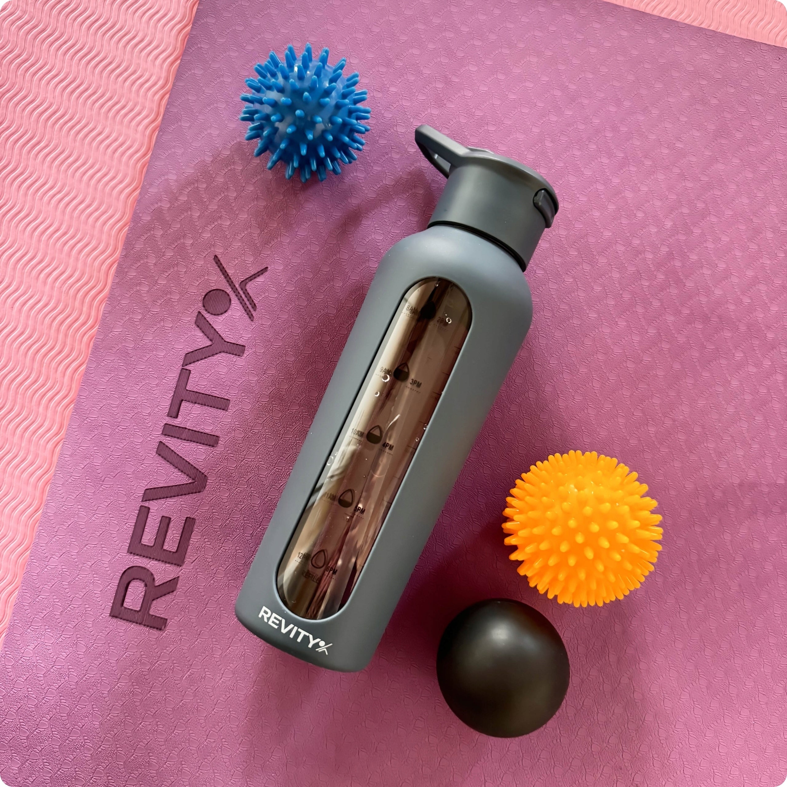GLASS WATER BOTTLE SHAKER BOTTLE WITH MEASURING CUP AND SPOUT SILICONE CASE Kind bottle