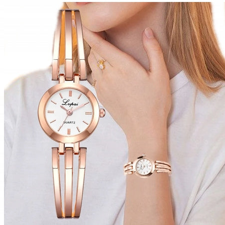 GOLD STYLISH WATCH WITH BRACELET 377