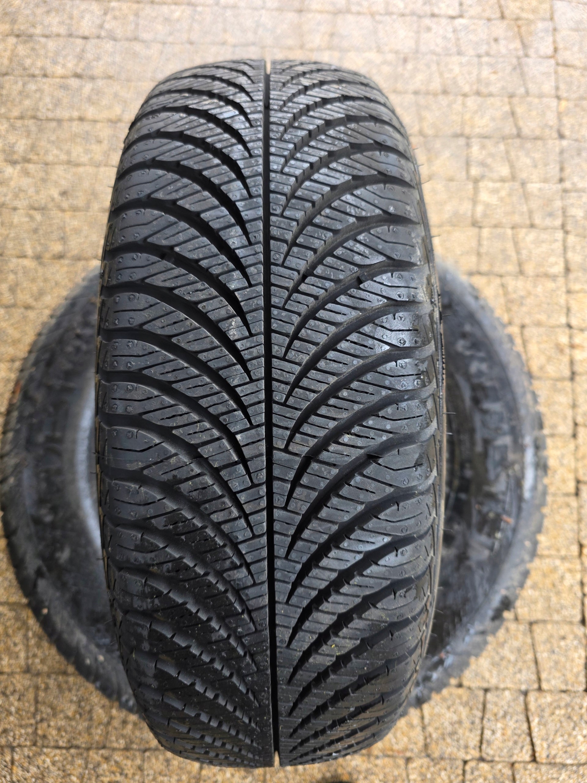 GOODYEAR VECTOR GEN-2 165 60 14