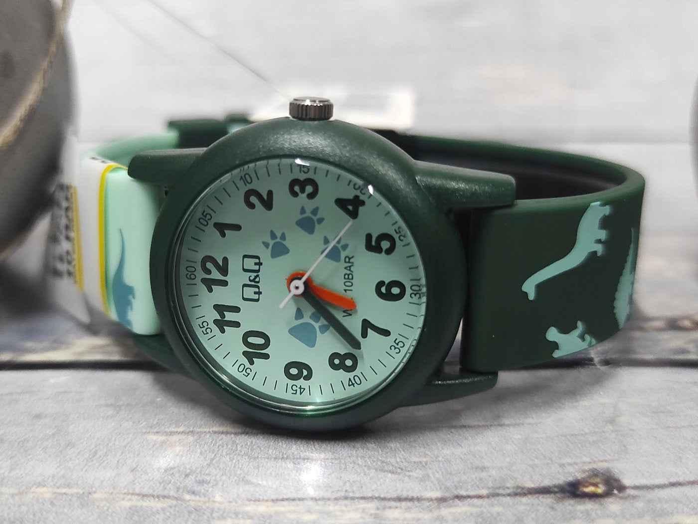 GREEN READABLE CHILDREN'S WATCH Q VR99-010 100M Brand Q&Q