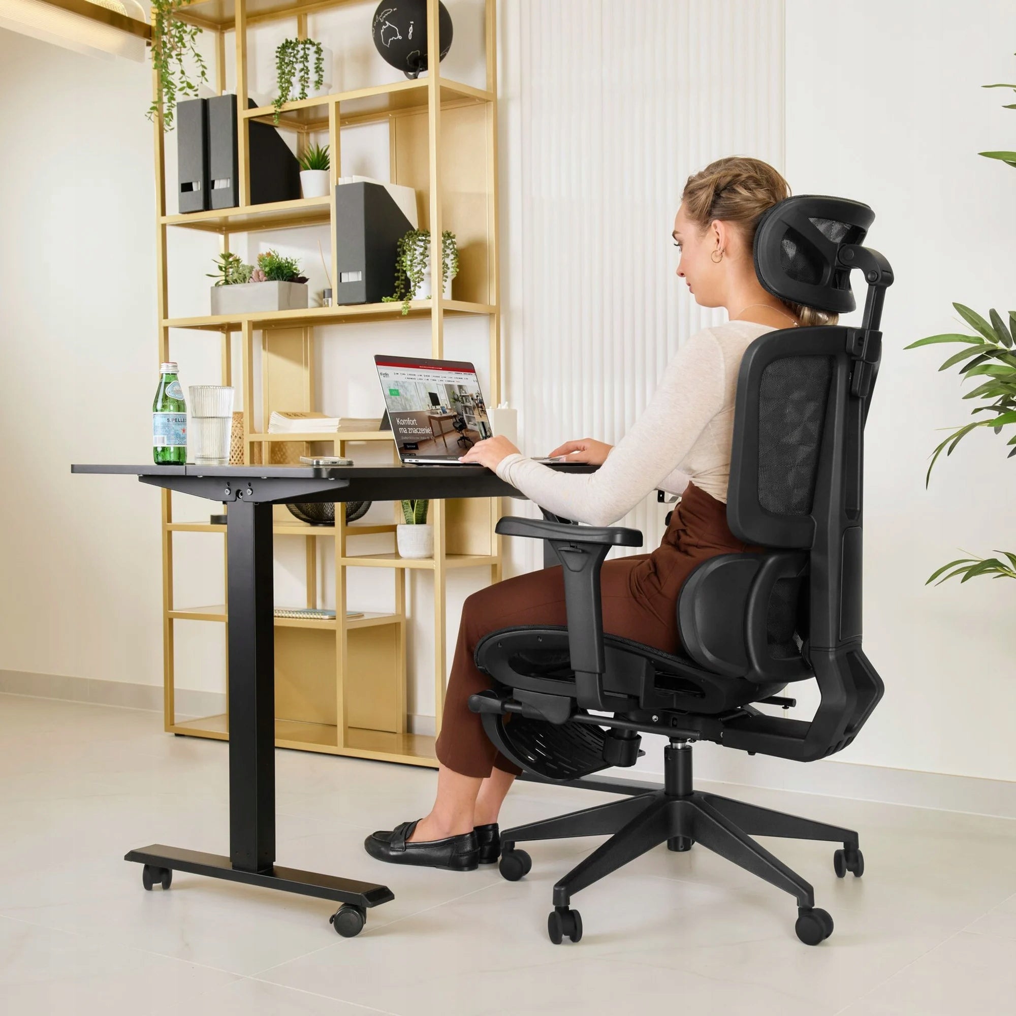 Gaming Office Chair Swivel Chair with Footrest Ergonomic For Office Packaging status original
