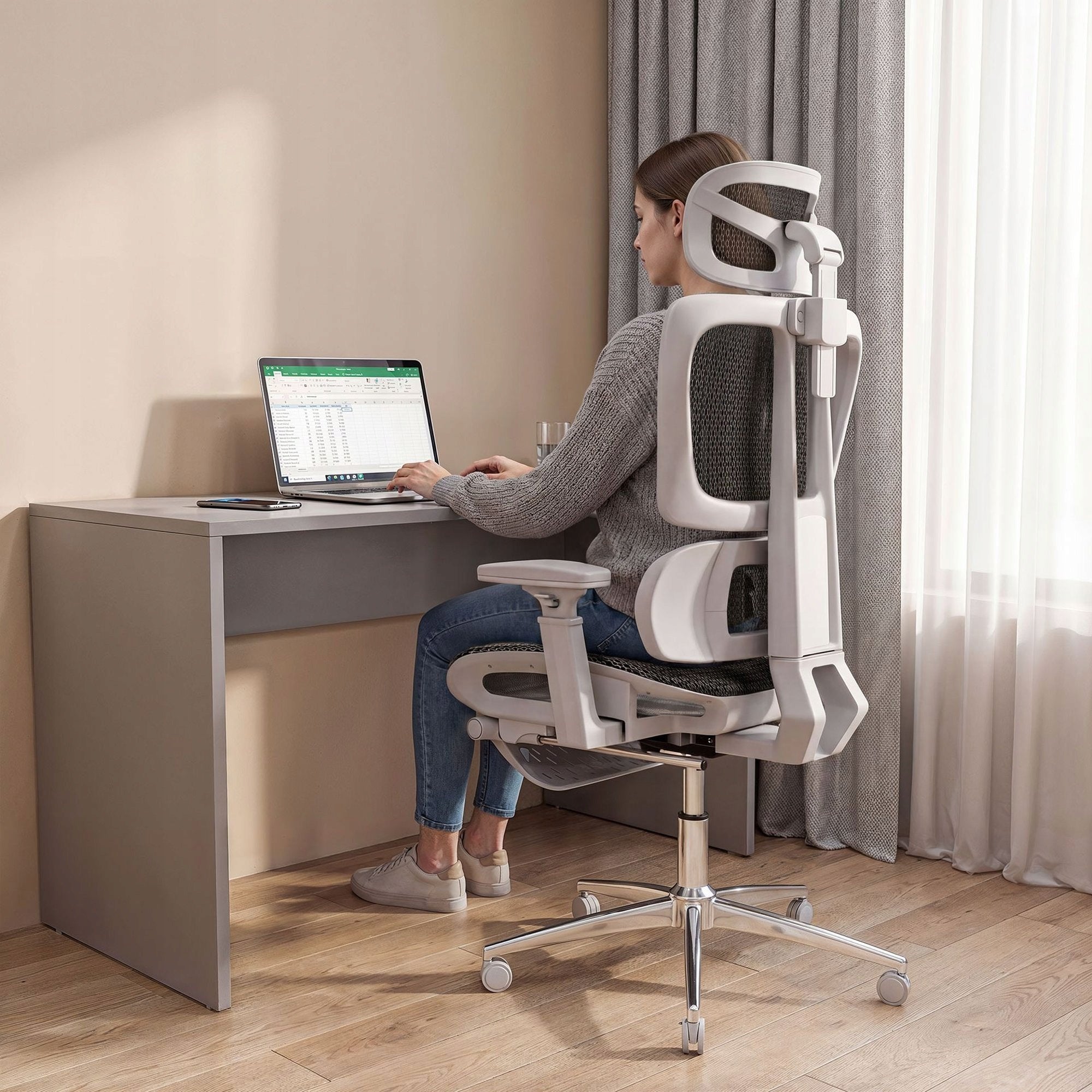 Gaming Office Chair Swivel Chair with Footrest Ergonomic For Office Packaging status original