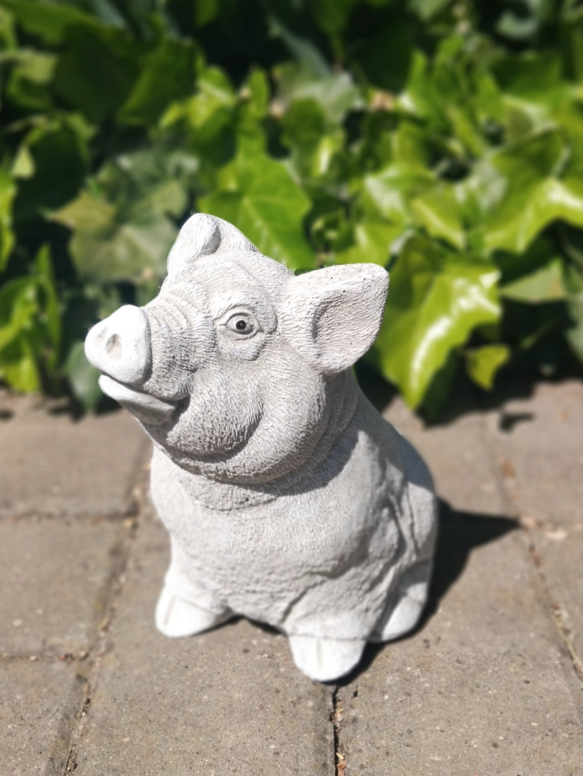 Garden Figure Piglet Concrete Figurine Pig Frost Resistant Weight 3.5 kg
