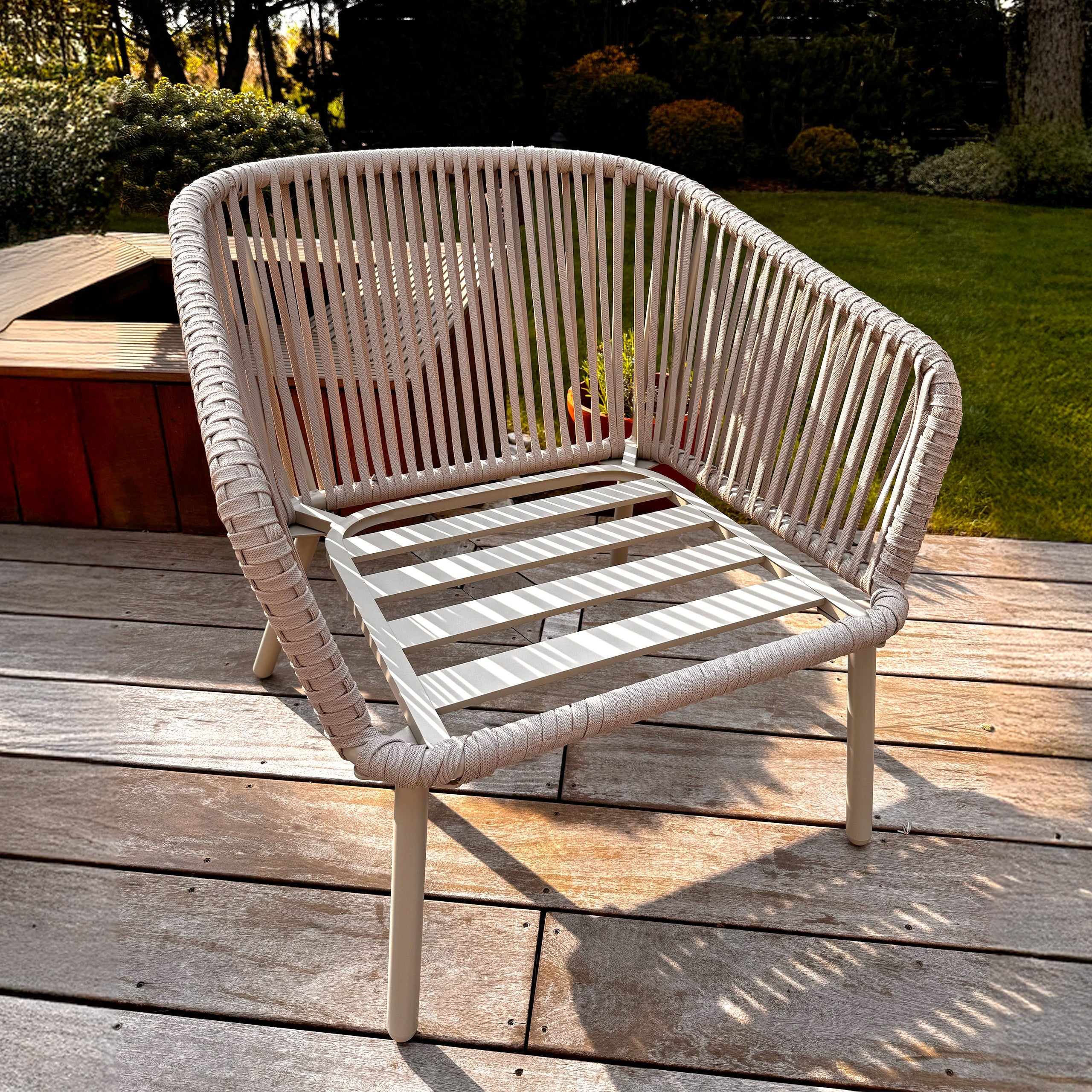 Garden furniture set table 2 chairs aluminum seats made of rattan Number of items in the set 3