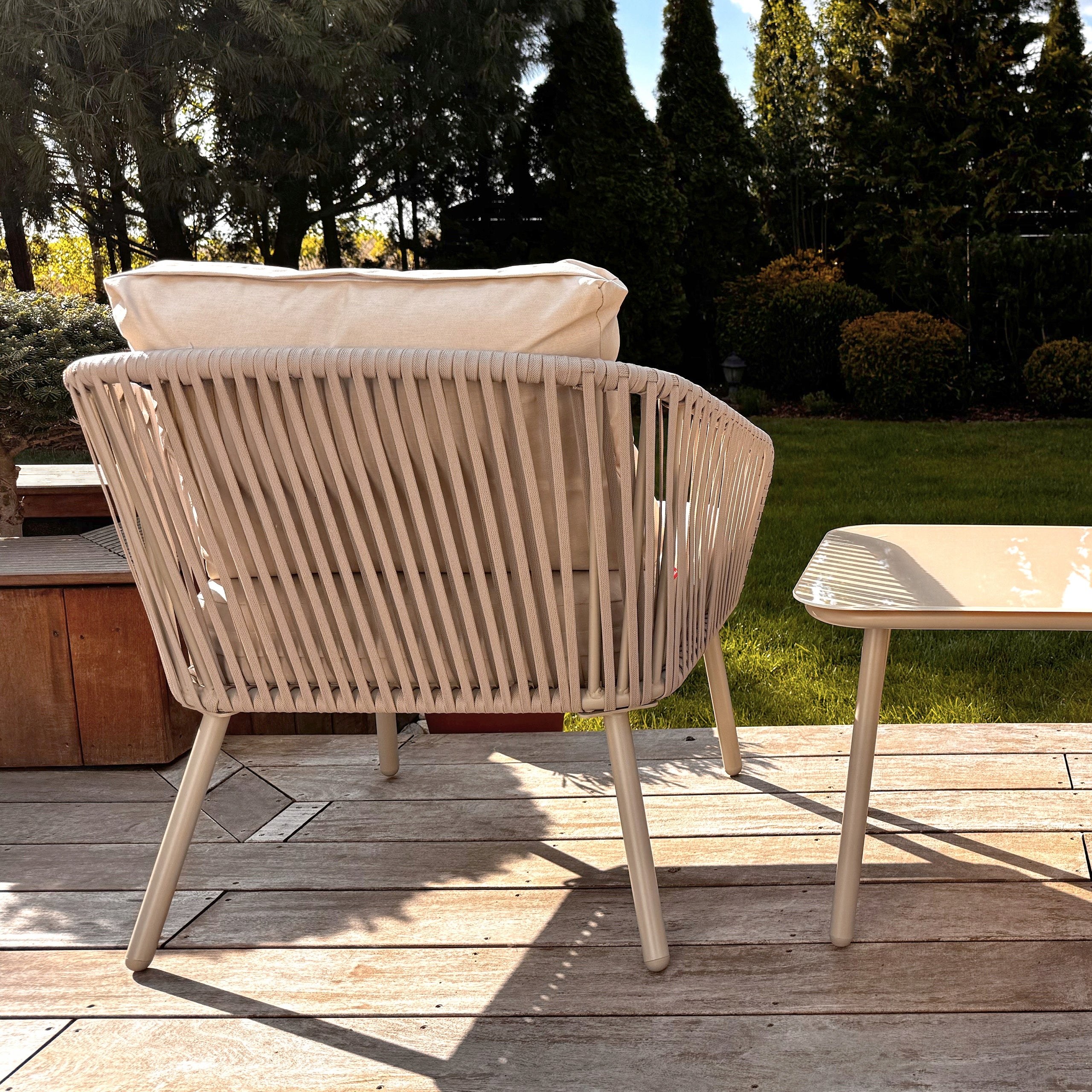 Garden furniture set table 2 chairs aluminum seats made of rattan Set contents chair end table