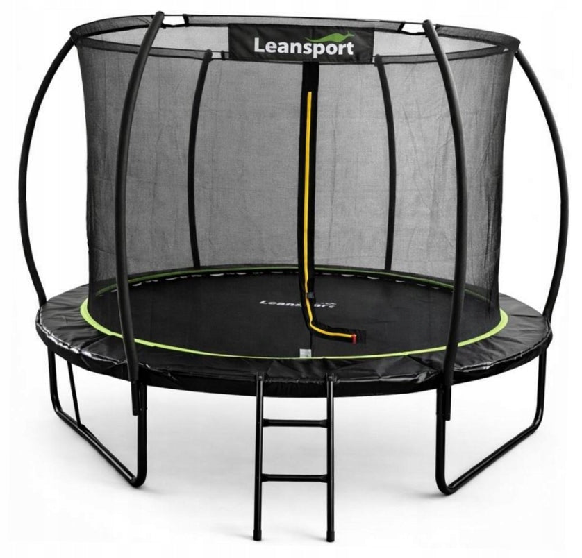 Garden trampoline with inner net