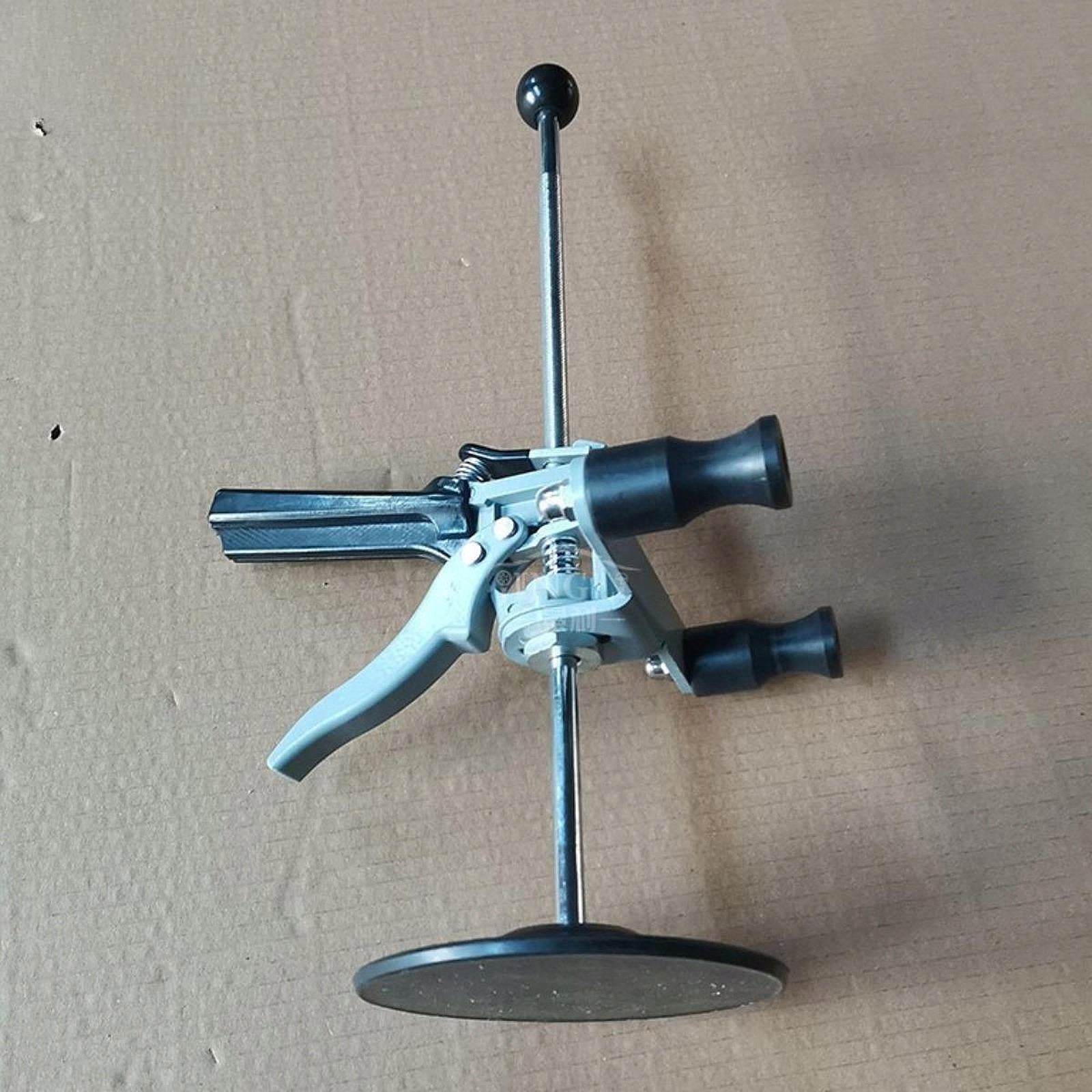 Generic 16.26" Steering Wheel Holder Automotive Specialty Tool Adjustable Packaging status original