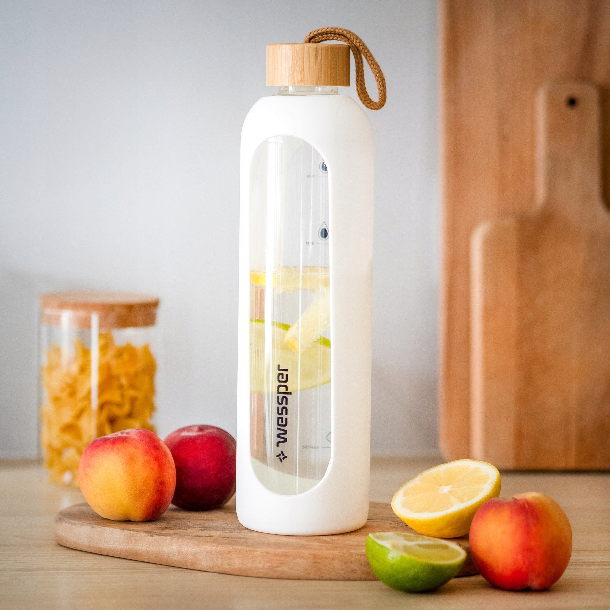 Glass bottle Wessper WES260-WH 1L removable white silicone cover Color white