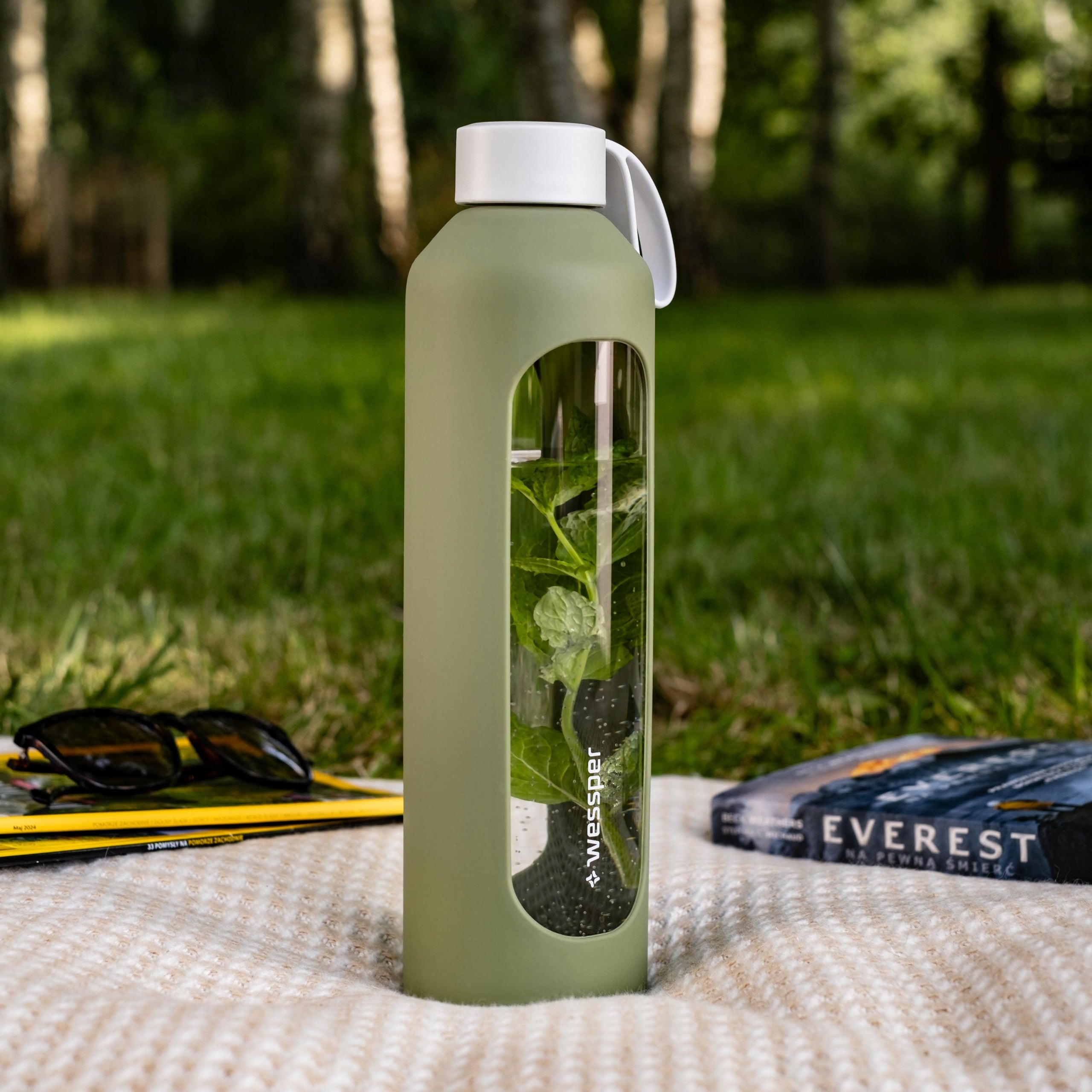 Glass water bottle with measuring cup 1L + silicone case Wessper B1 Kind bottle
