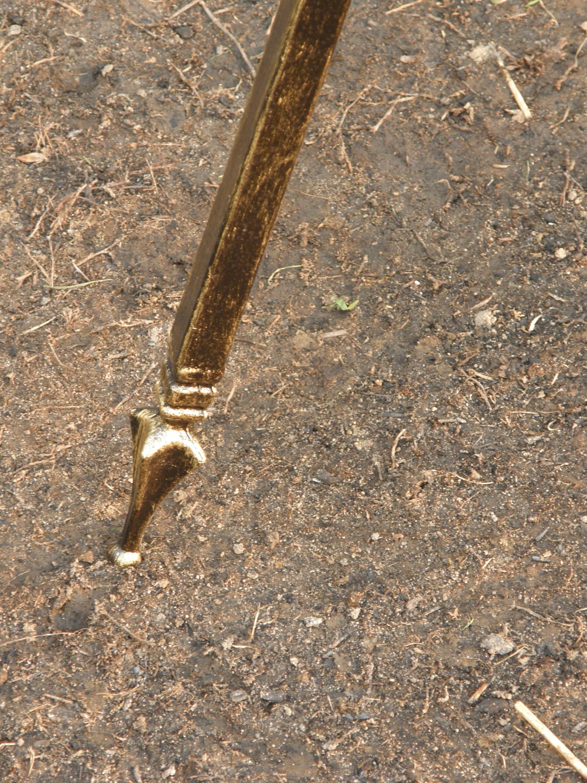 Grills Tripod 180cm + grate 50cm + chain Embellishment with "C" with pinecone Manufacturer no brand