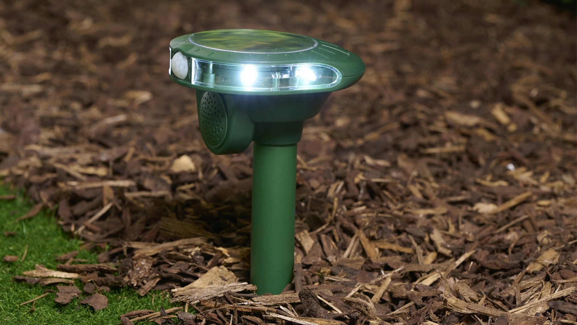 Grundig SOLAR ULTRASONIC ANIMAL REPELLENT with Motion Sensor Packaging status original