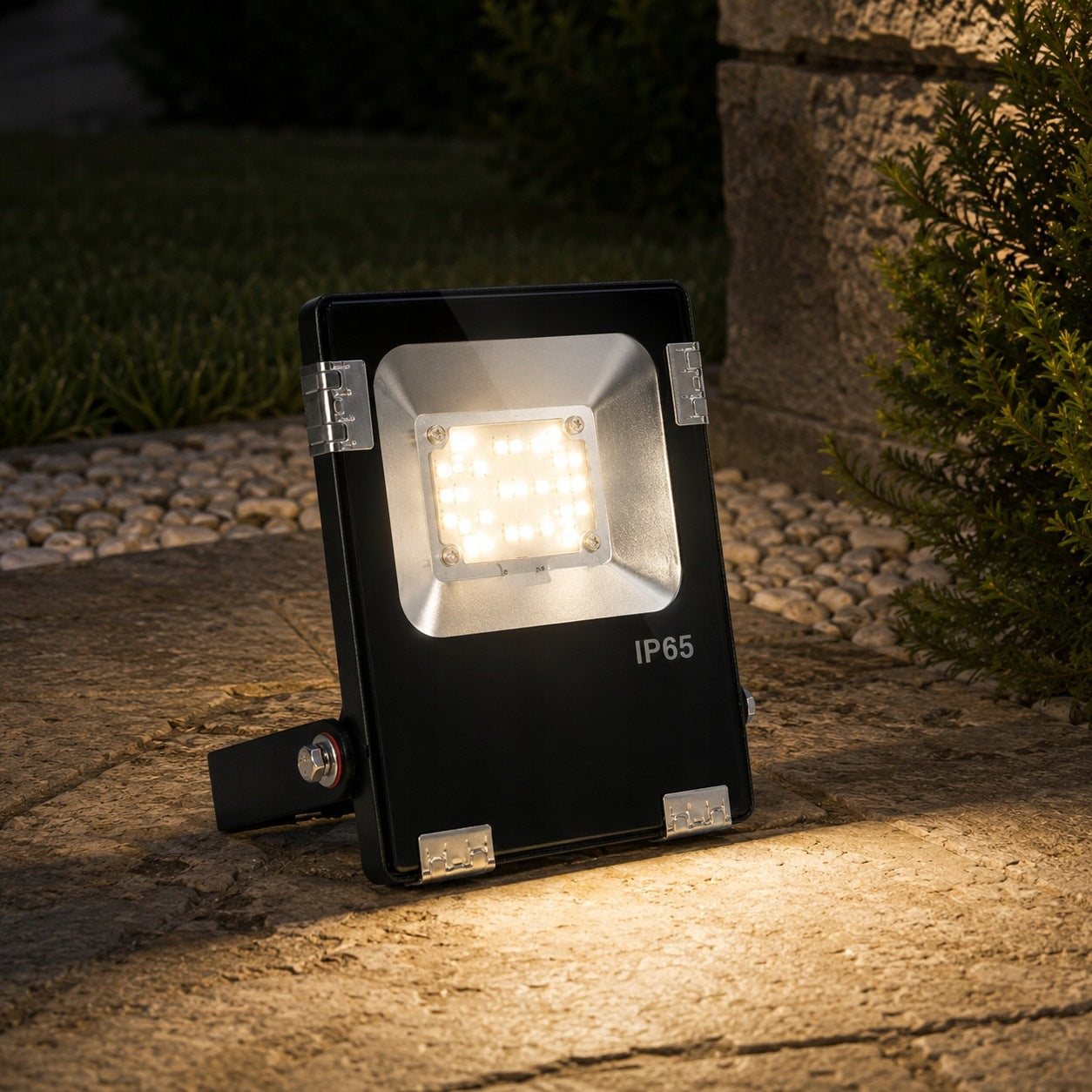 HALOGEN LED FLOODLIGHT OUTDOOR LAMP RGB CCT IP65 Manufacturer code FUTT05