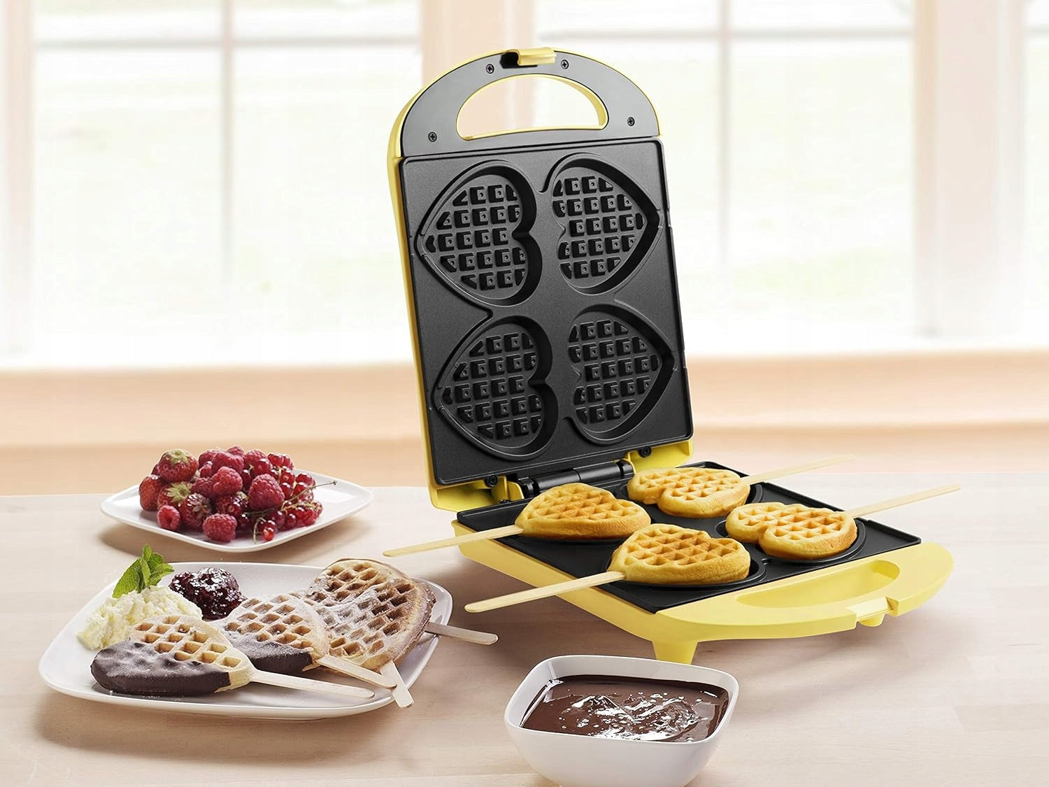 HEART SHAPED WAFFLE MAKER WITH NONSTICK COATING 780W Brand Bestron