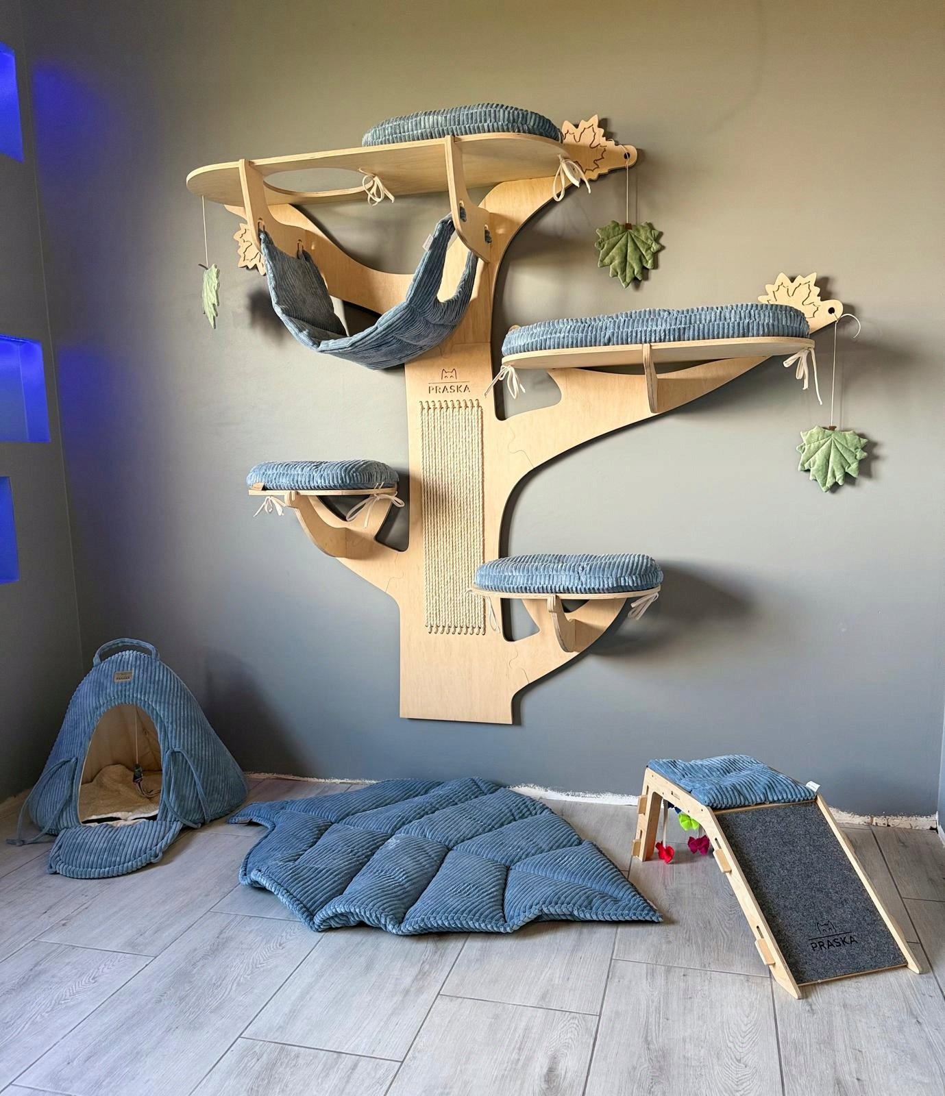 HIGH Cat Scratcher on the Wall Tree MAPLE 162x169x38cm NATURAL PRESS Brand PRASKA - Eco Cats Collection