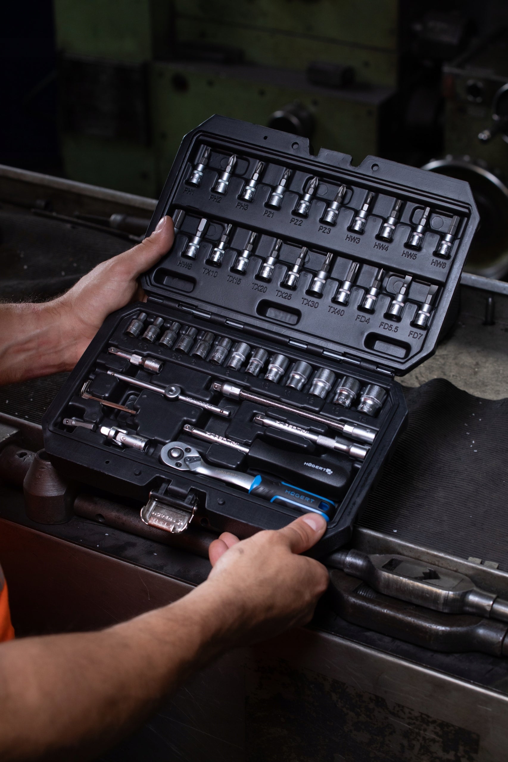 HOGERT SOCKET SET BITS SOCKET WRENCHES SET OF KEYS HT1R216 46EL 1/4 Number of items in the set 46
