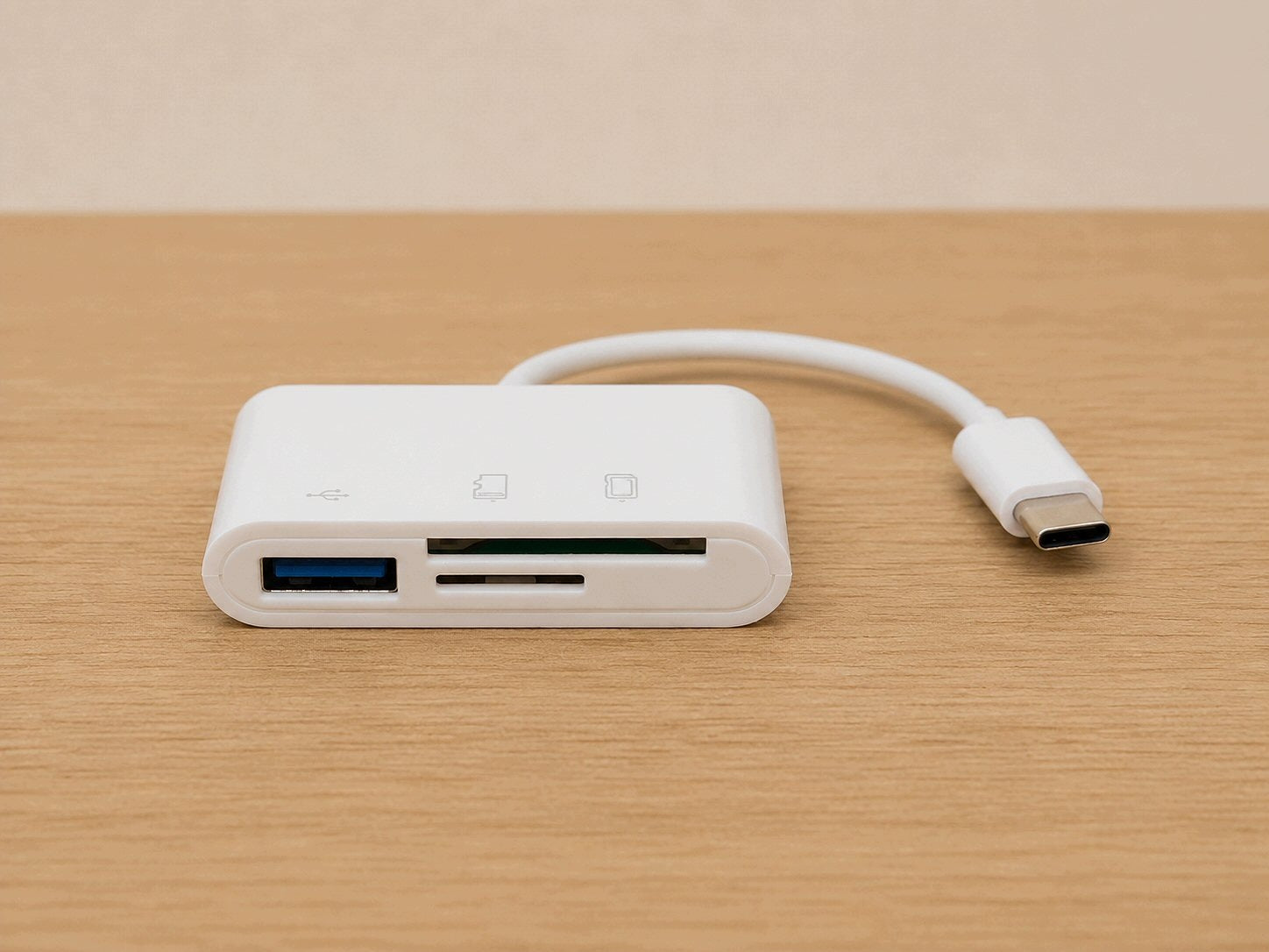 HOVEYO czytnik kart na USB-C + hub USB 3-in-1: SD / microSD / USB-A (3.0) Supported memory cards Micro Secure Digital (micro SD) Secure Digital (SD)