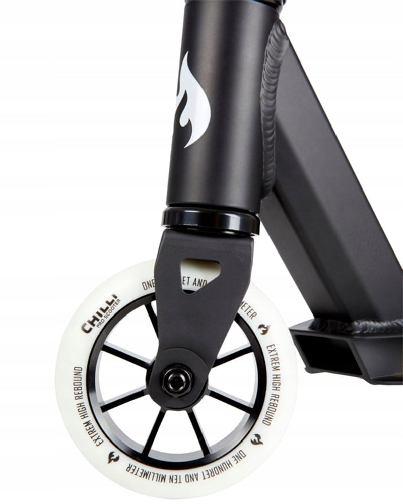 Paspirtukas Chilli Pro Base Black/white