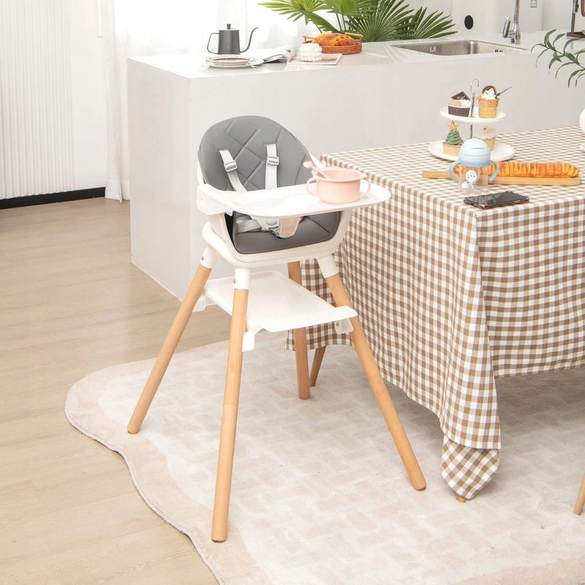 Highchair with 5-point belts 62 x 59 x 90 Manufacturer code AD10017WH