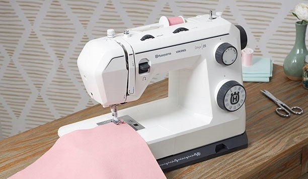 Home sewing machine mechanical strong Husqvarna Onyx 25 32 stitches Model Onyx25
