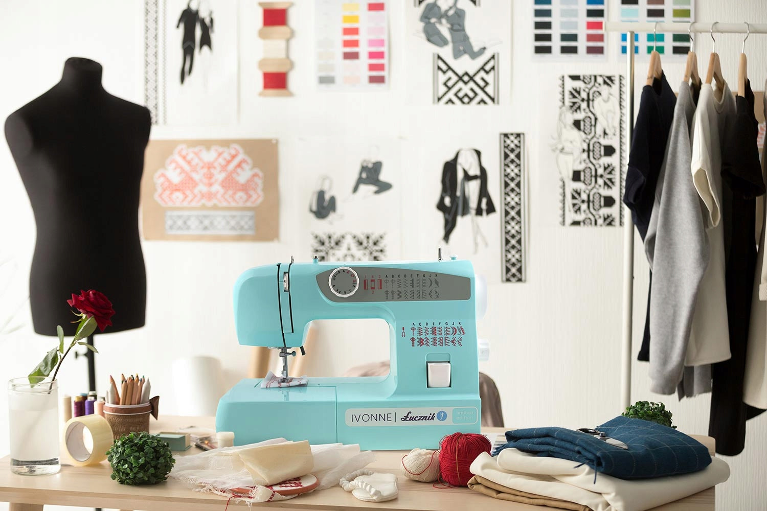 Home sewing machine Łucznik Ivonne 38 stitches double needle overlock Model Ivonne