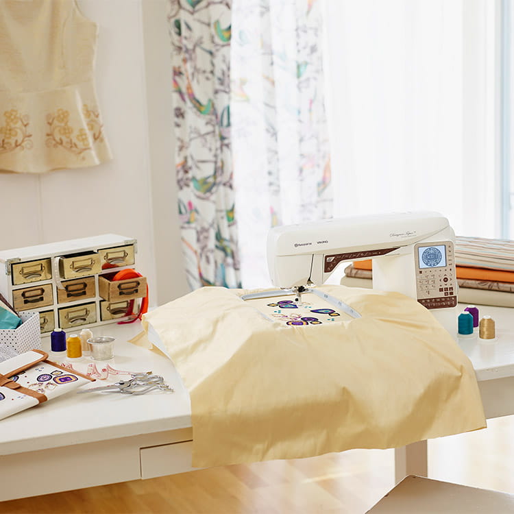 Husqvarna Designer Topaz 25 machine-embroidery machine Brand Husqvarna