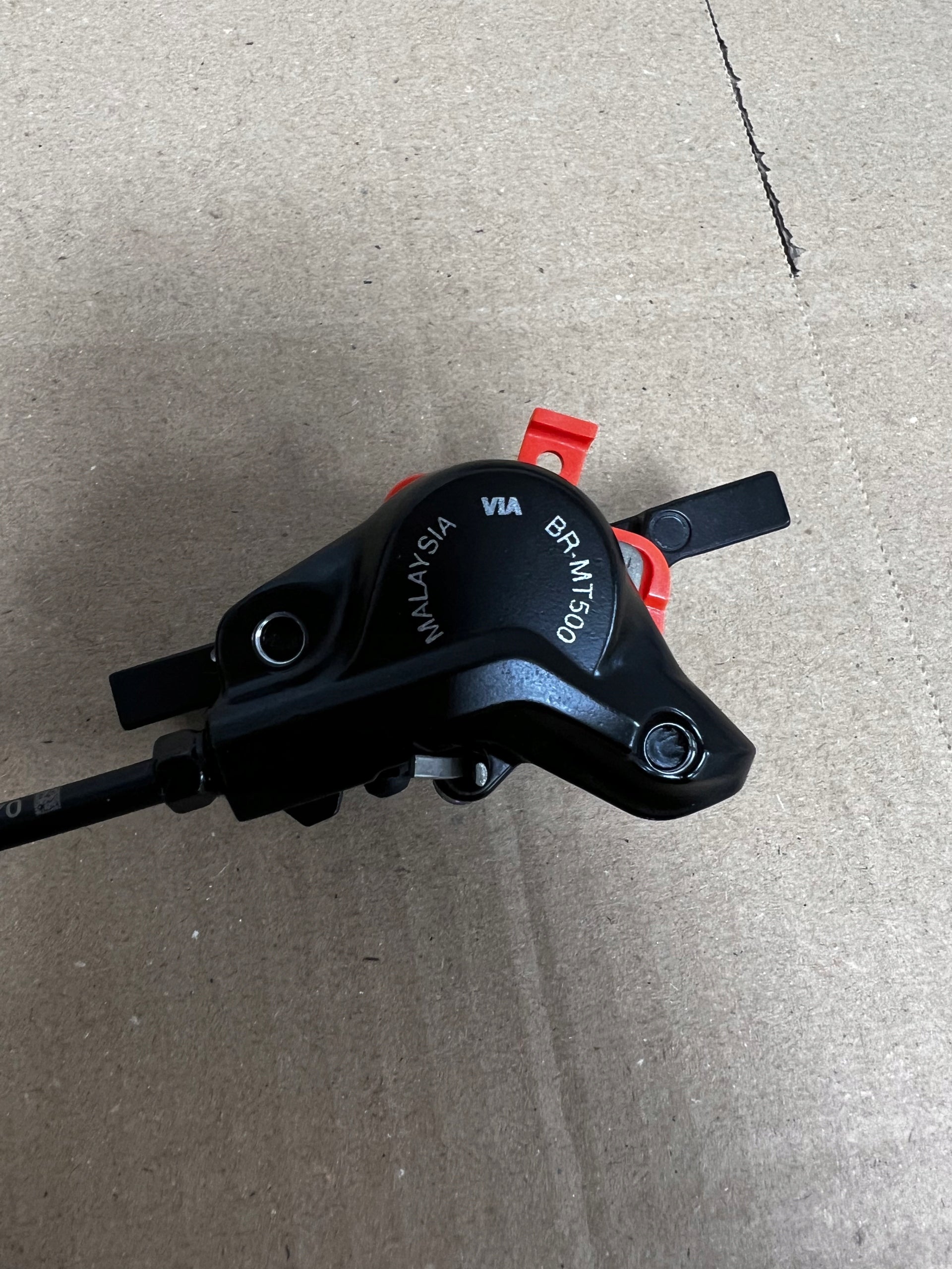 Hydraulic brakes Shimano BL-MT501/BR-MT500 1700mm/800mm set of 2 pistons Manufacturer code MT501/BR-MT500