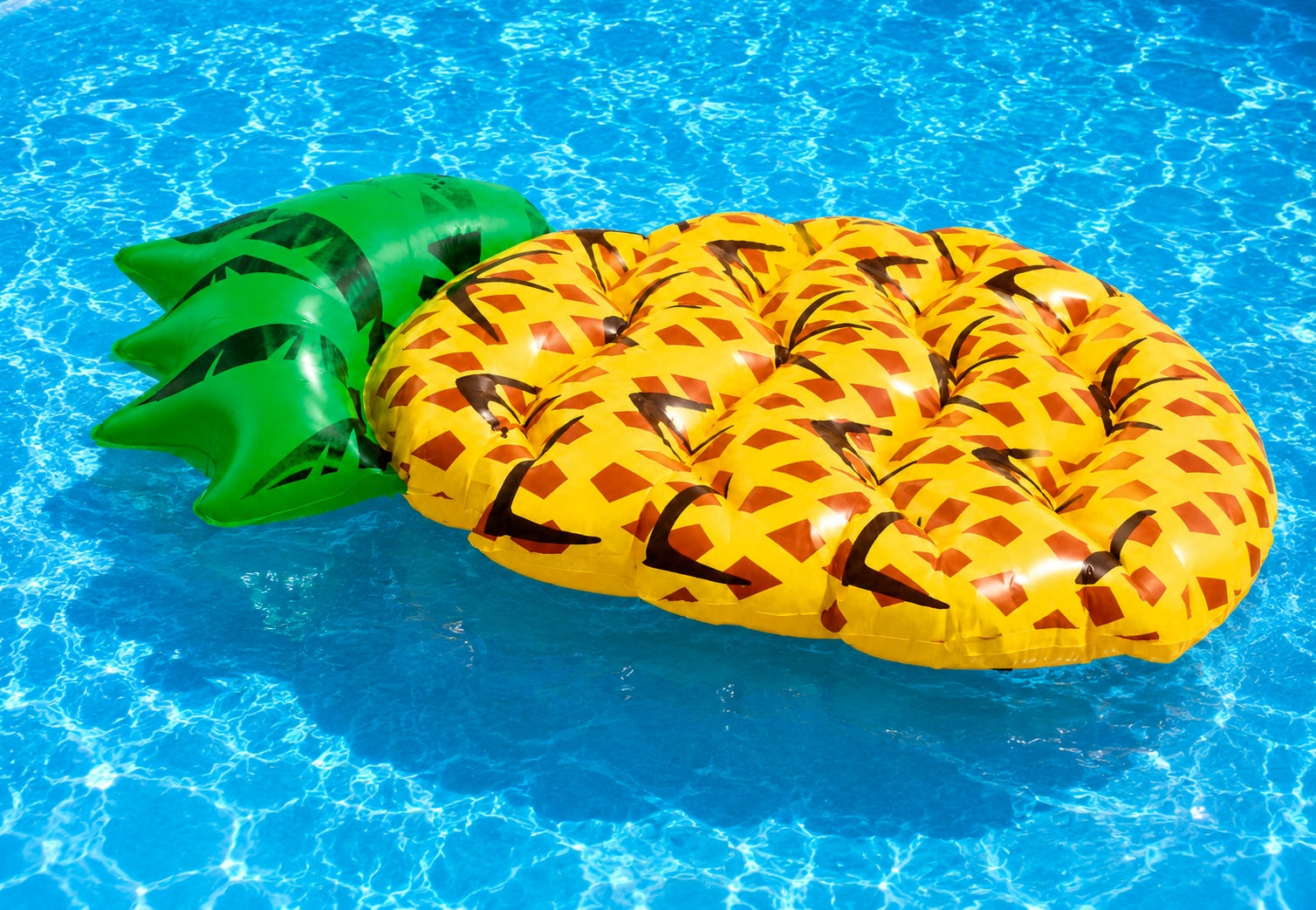 Inflatable Wheel INFLATABLE PINEAPPLE FOR SWIMMING MATTRESS WHEEL Kind swim ring