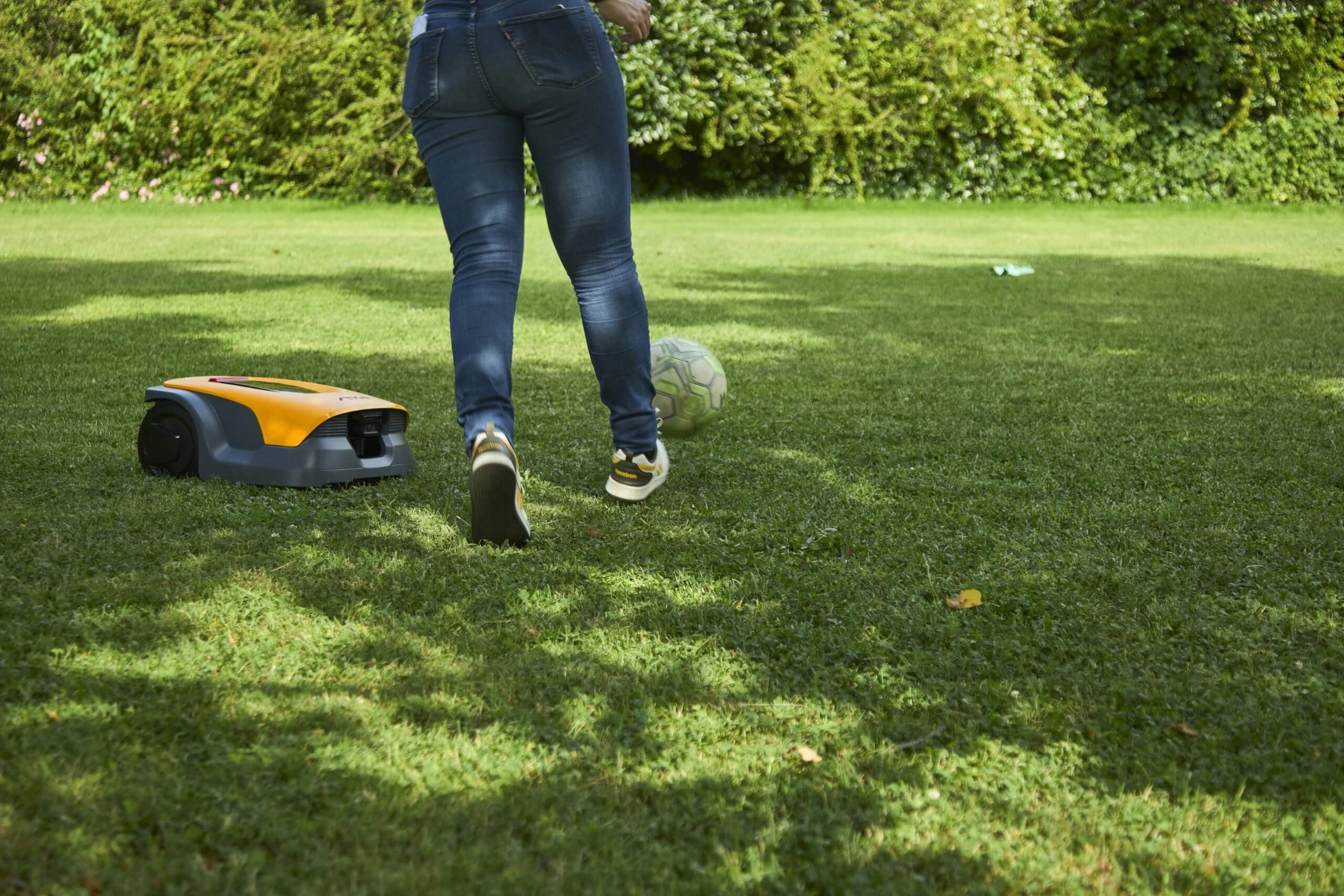 Intelligent Robot Mowing Autonomous STIGA A 15v 1500 m2 AI GPS Camera Mowing performance 1500 m²
