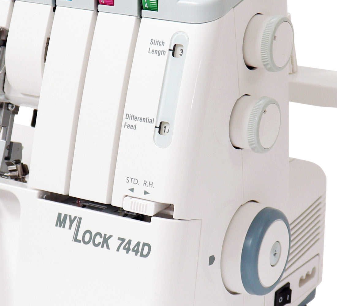 Janome 744D overlock 4 thread with mere - rolling + sewing courses Dominant color white