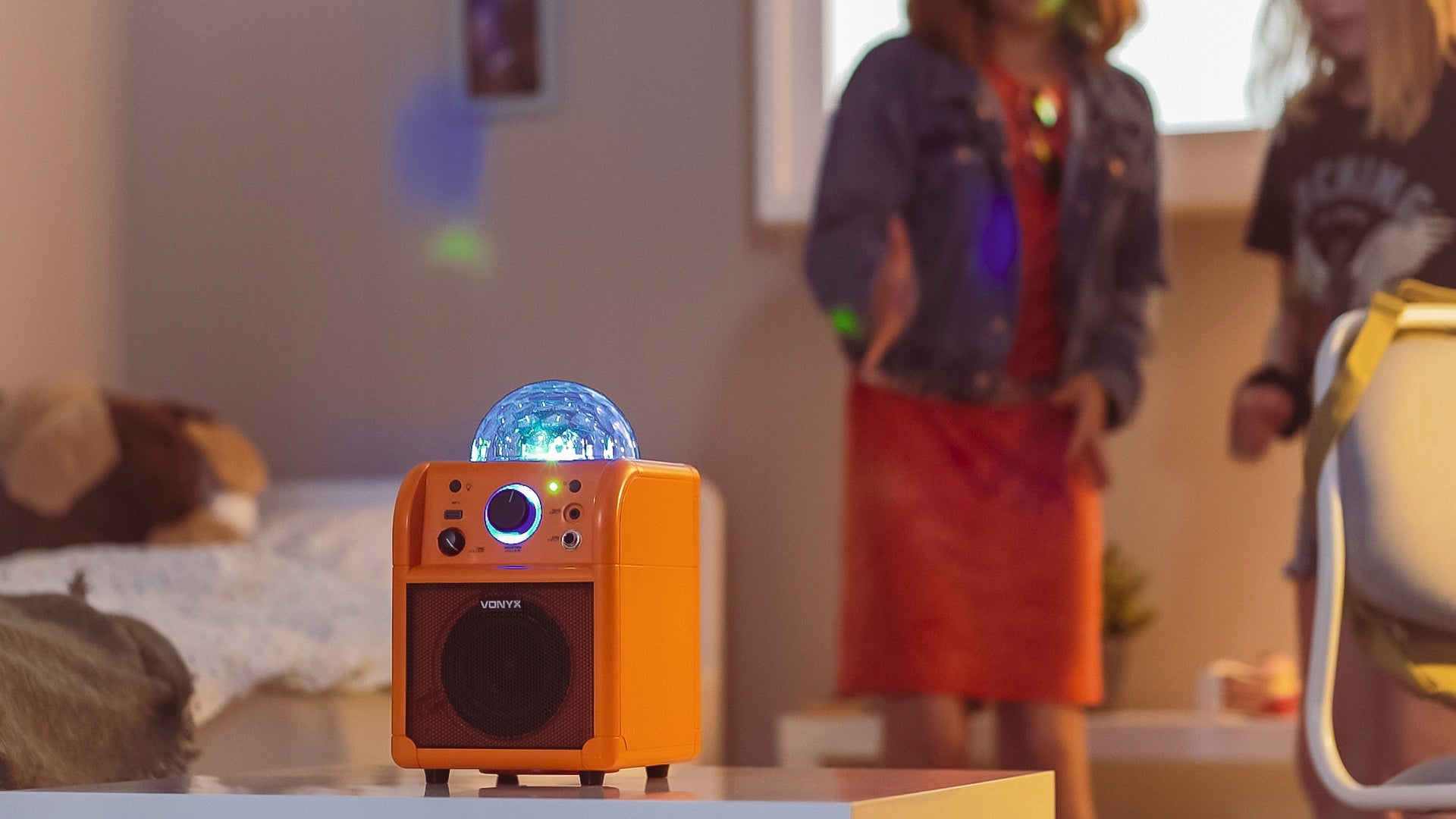 KARAOKE LED USB BT Speaker Battery + MICROPHONE Batteries included yes
