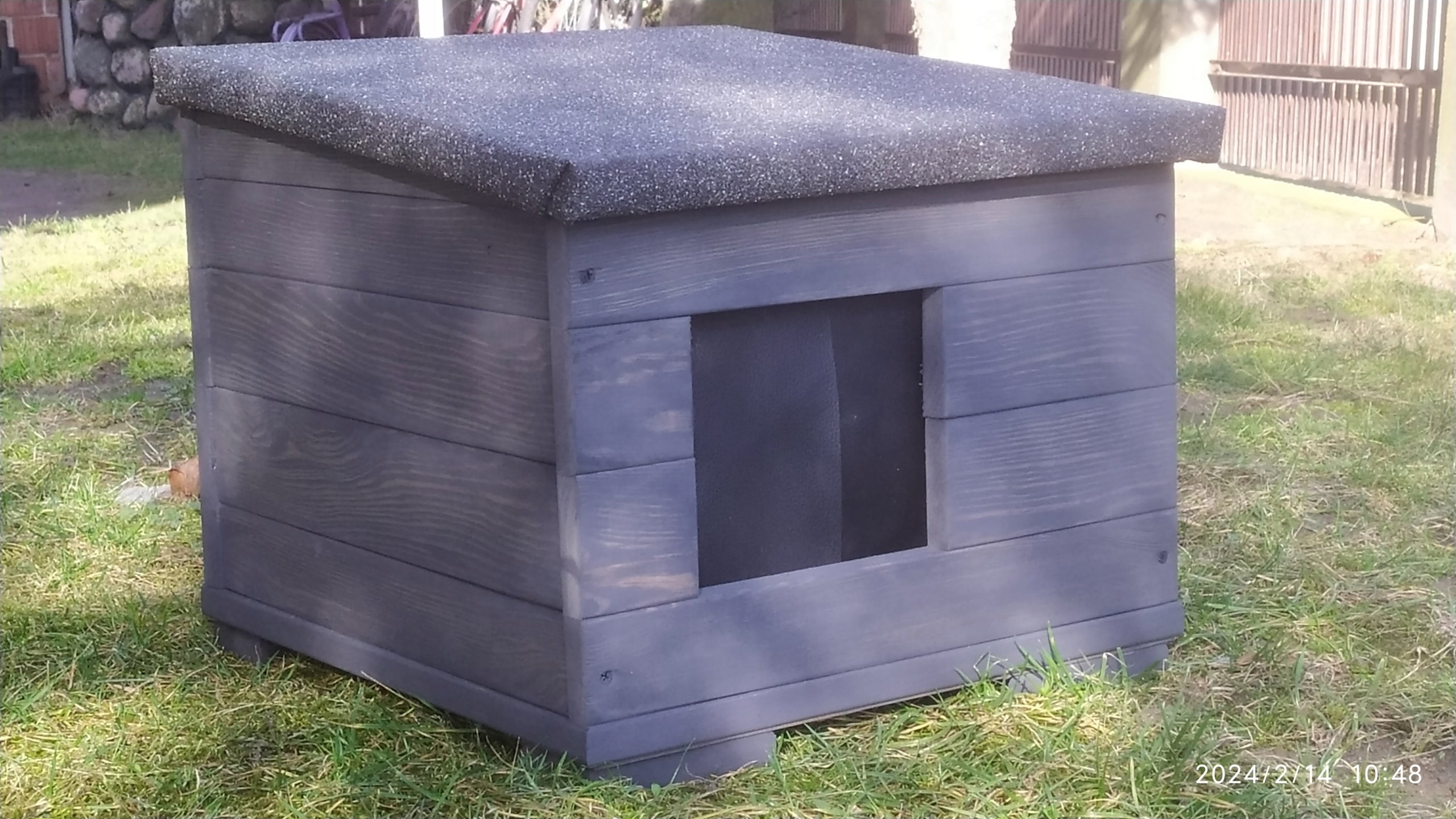 KENNEL DOG CAT KENNEL S INSULATED WHOLE TWISTED PAINTED THICK PAPA CURTAIN Manufacturer code BDK S.18*16-ORZECH CIEMNY. PA/ZW+KOT