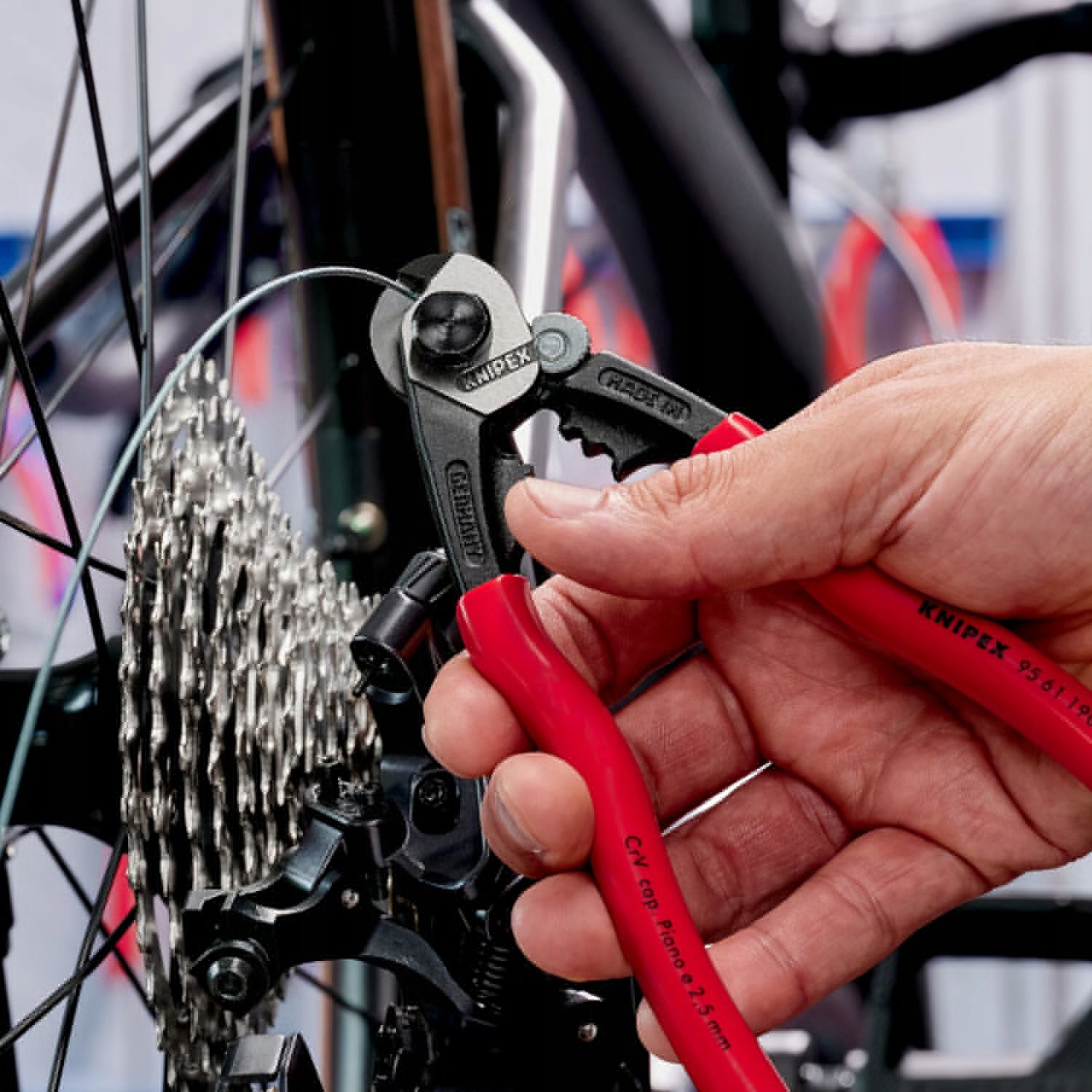 KNIPEX Forged steel rope cutting shears 190mm 9561190 Product weight with unit packaging 0.31 kg
