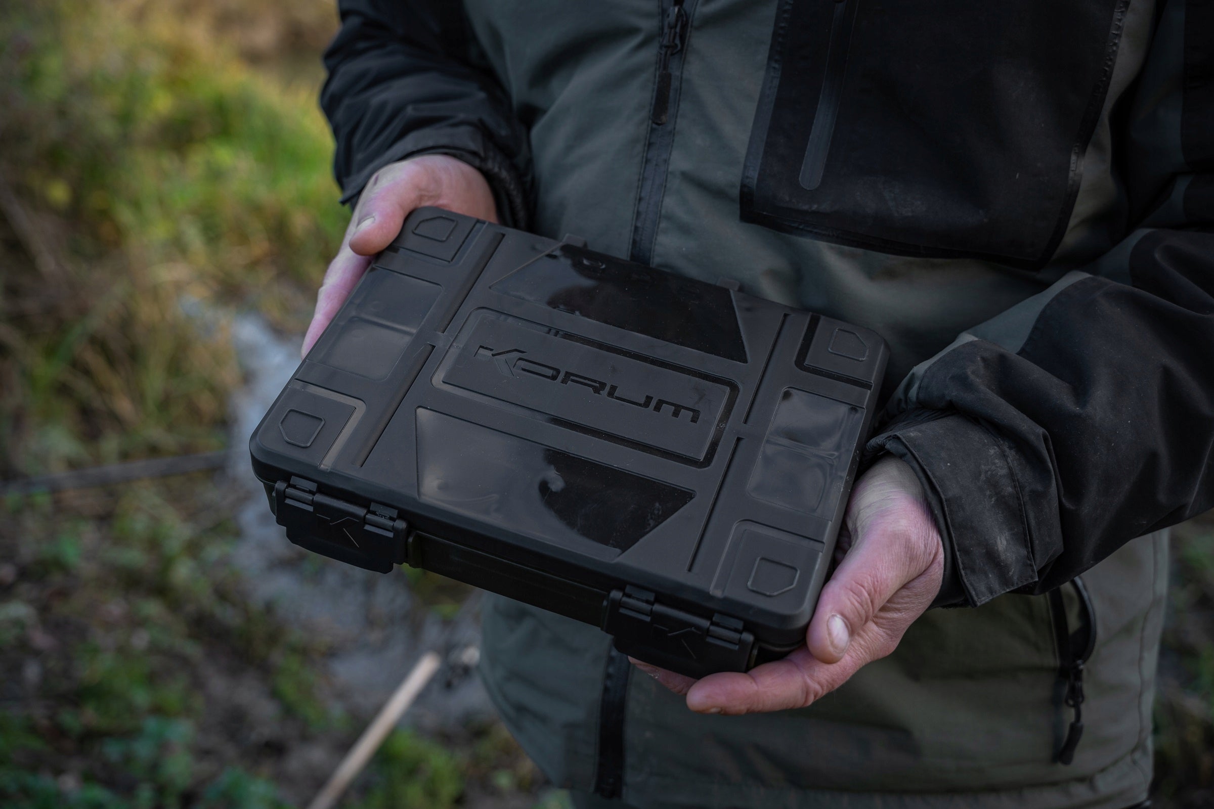 KORUM BOX FOR AKCESORIA TACKLE SLIM BLOX - FULLY LOADED + NEEDLES + SCISSORS Color black