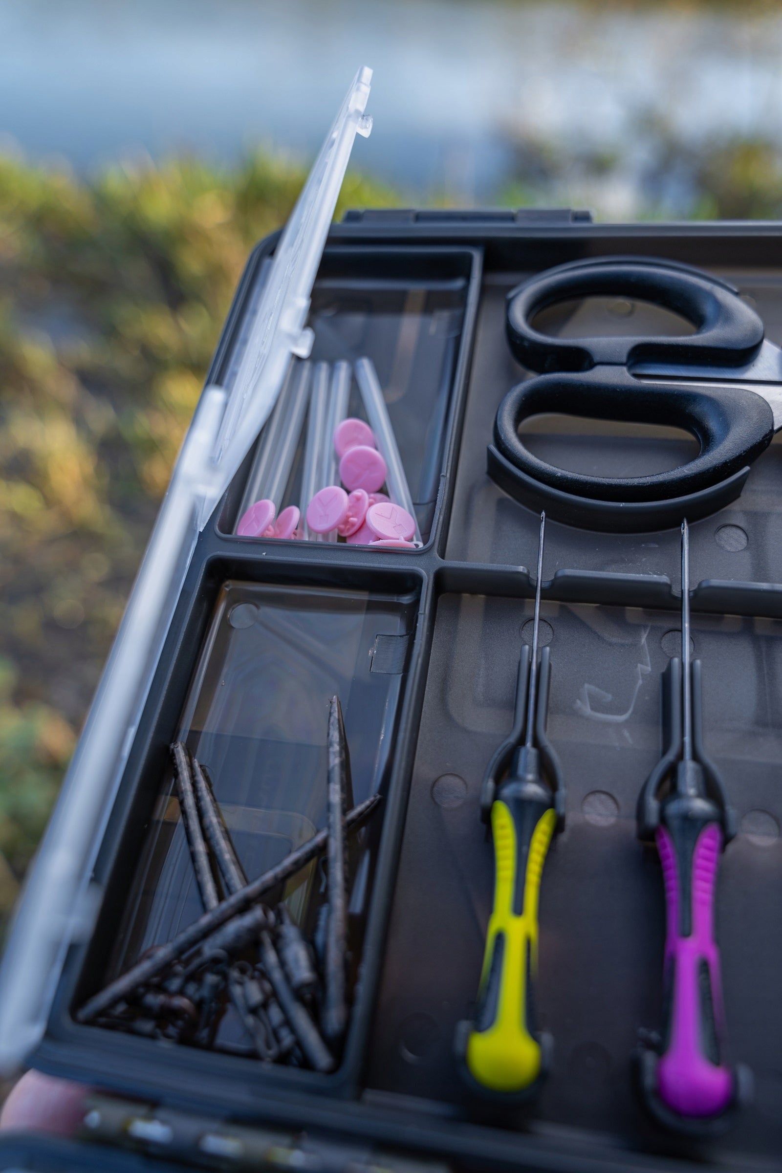 KORUM BOX FOR AKCESORIA TACKLE SLIM BLOX - FULLY LOADED + NEEDLES + SCISSORS Model K0290095