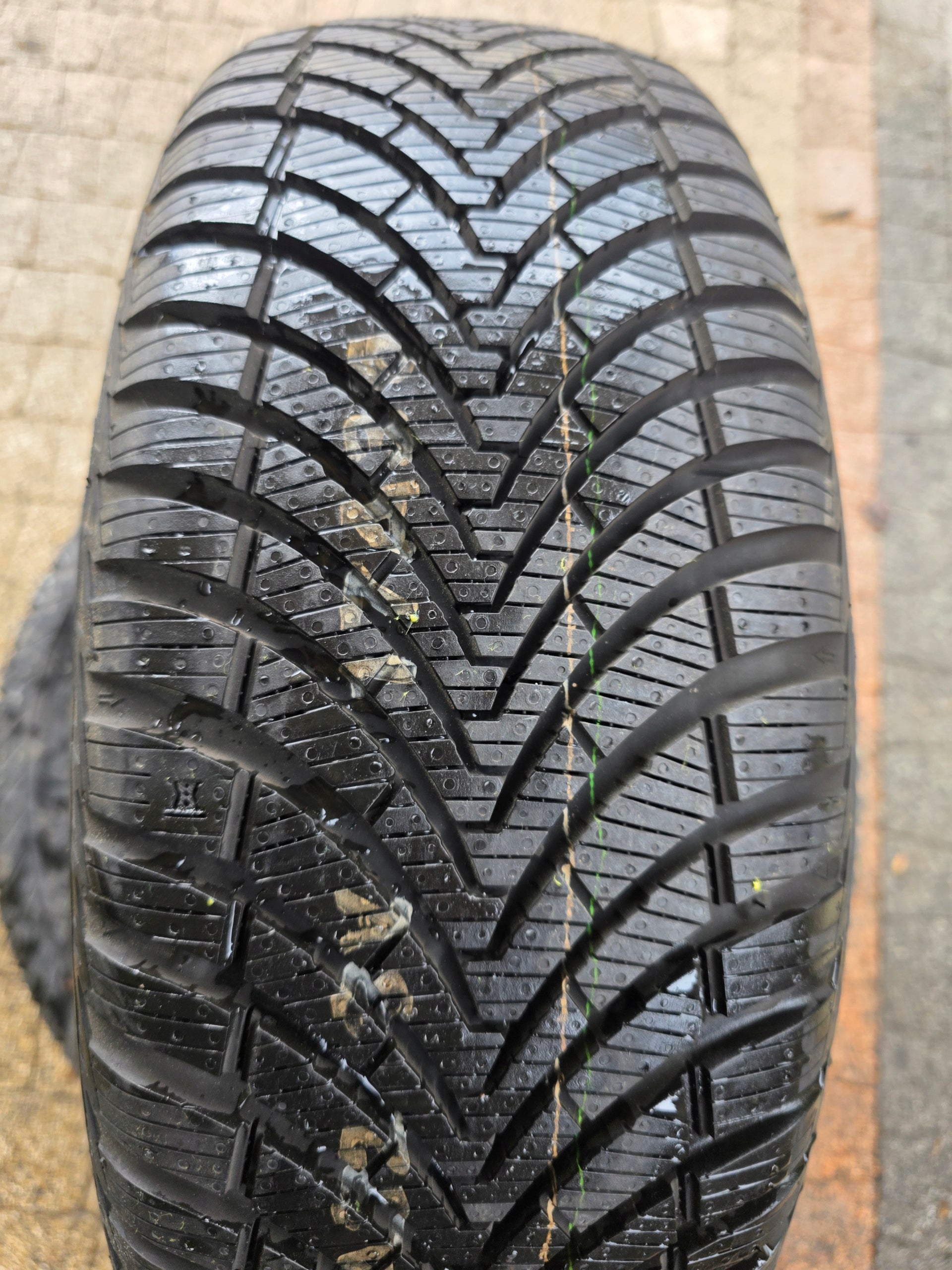 KUMHO SOLUS 4S HA32 185 55 16