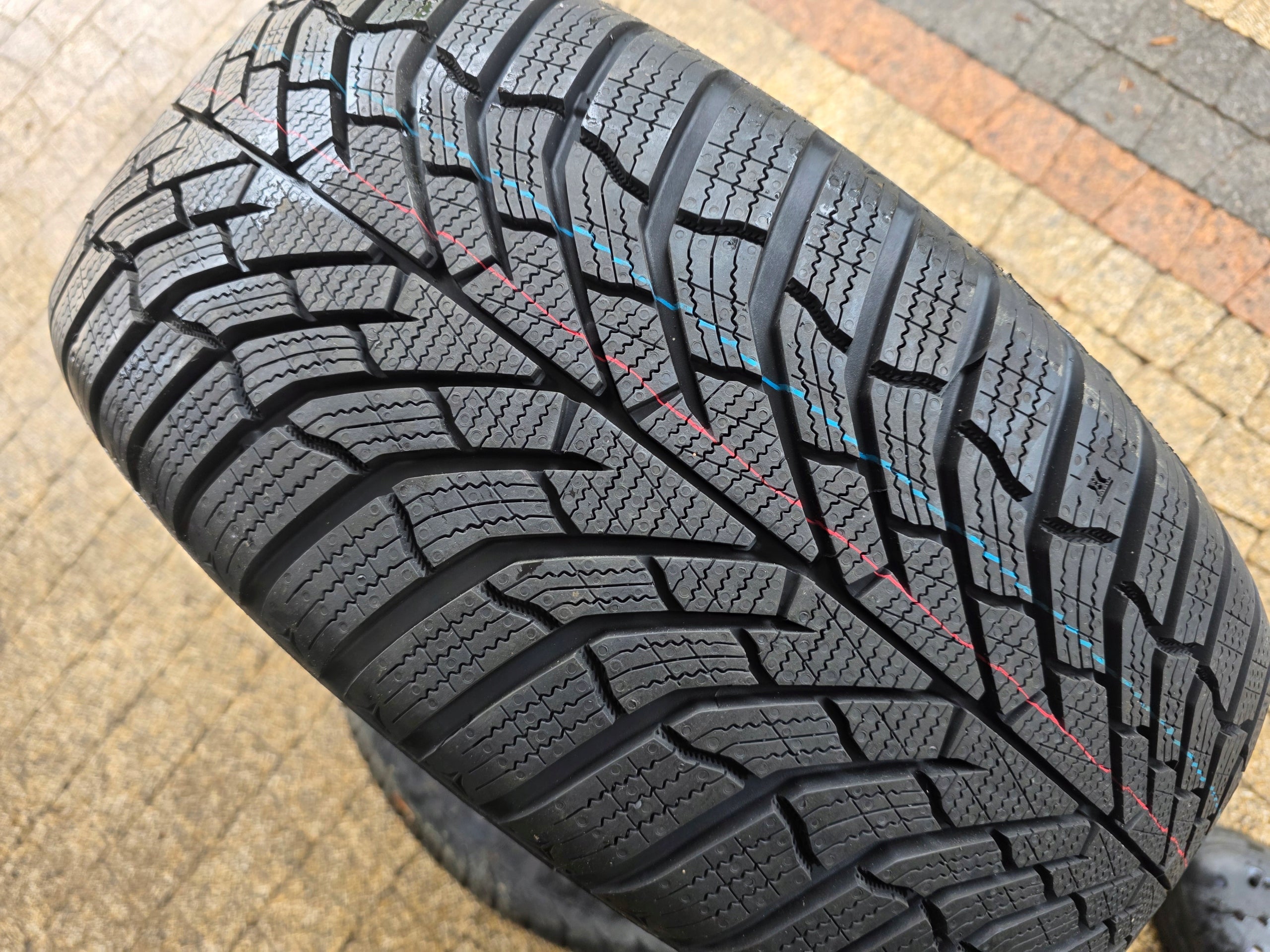 KUMHO WINTER WP52 225 45 17 Season winter