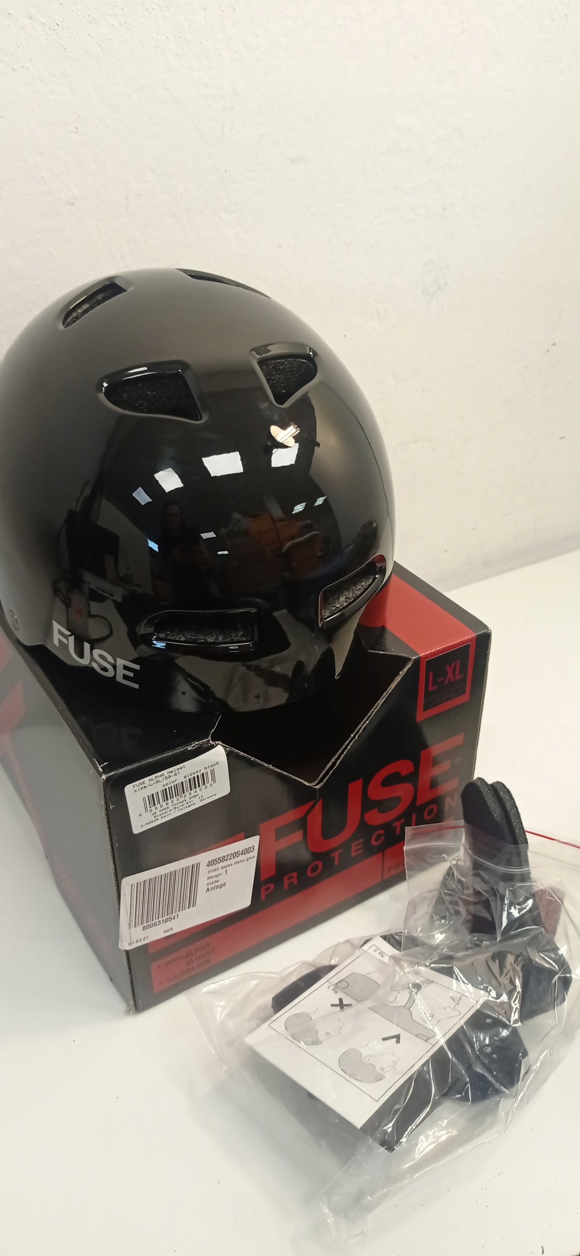 Fuse Alpha Helm Größe L-XL, glänzend schwarz 