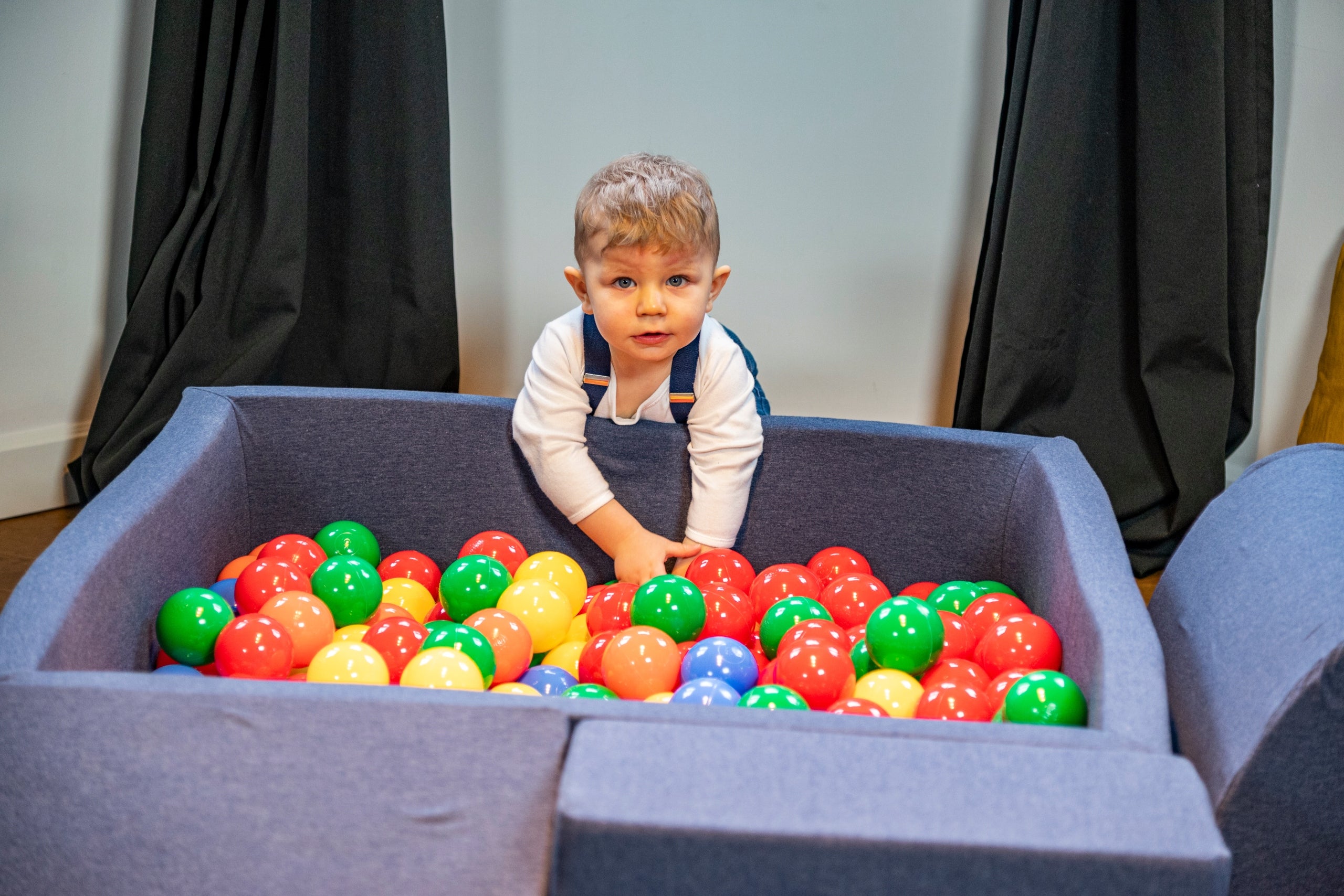 KiddyMoon PPZP-KW30D-112 Square Toys with Foam DRY POOL 200 BALLS Color blue
