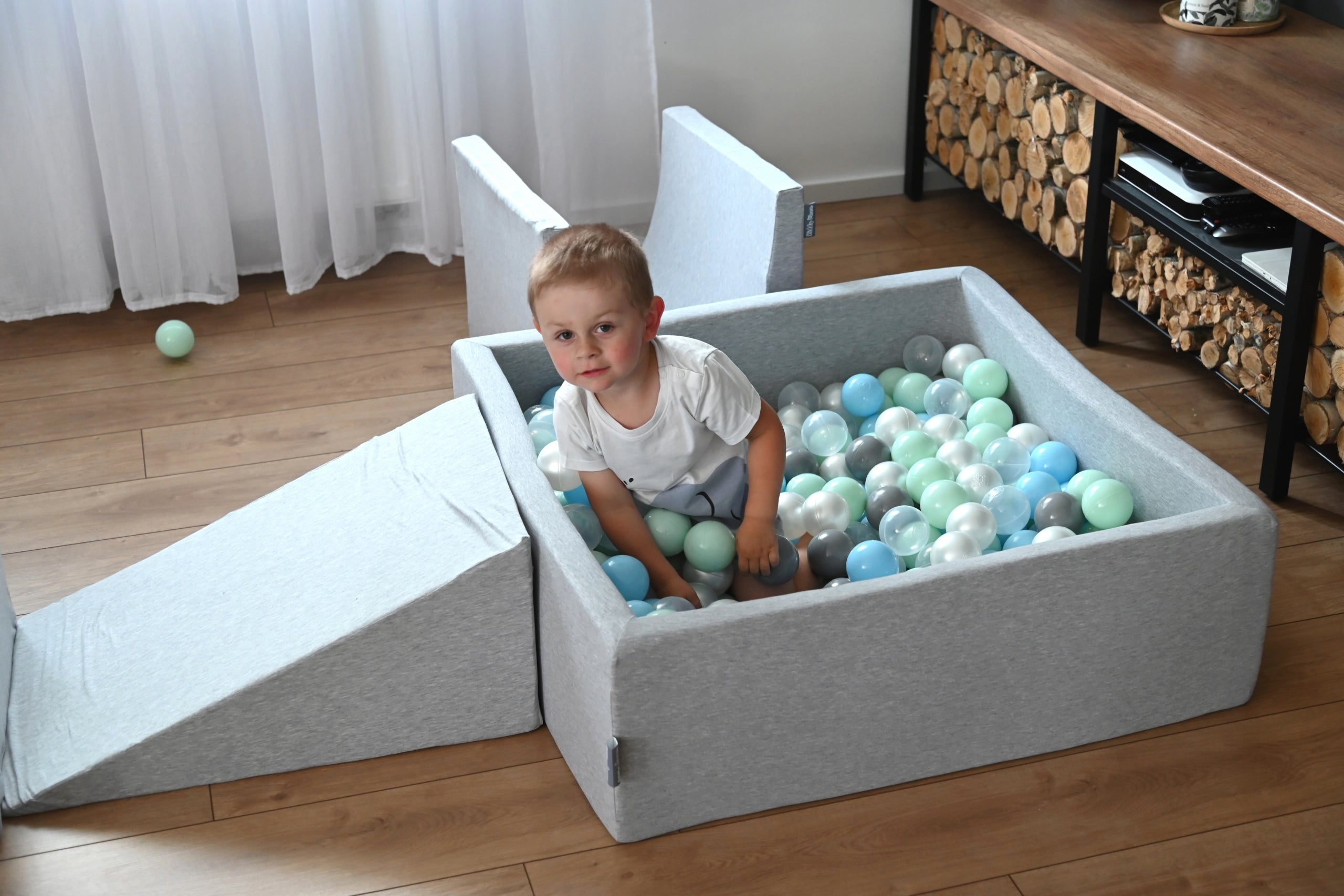 KiddyMoon PPZP-KW30D-112 Square toys DRY POOL FOR CHILDREN 200 balls Brand KiddyMoon