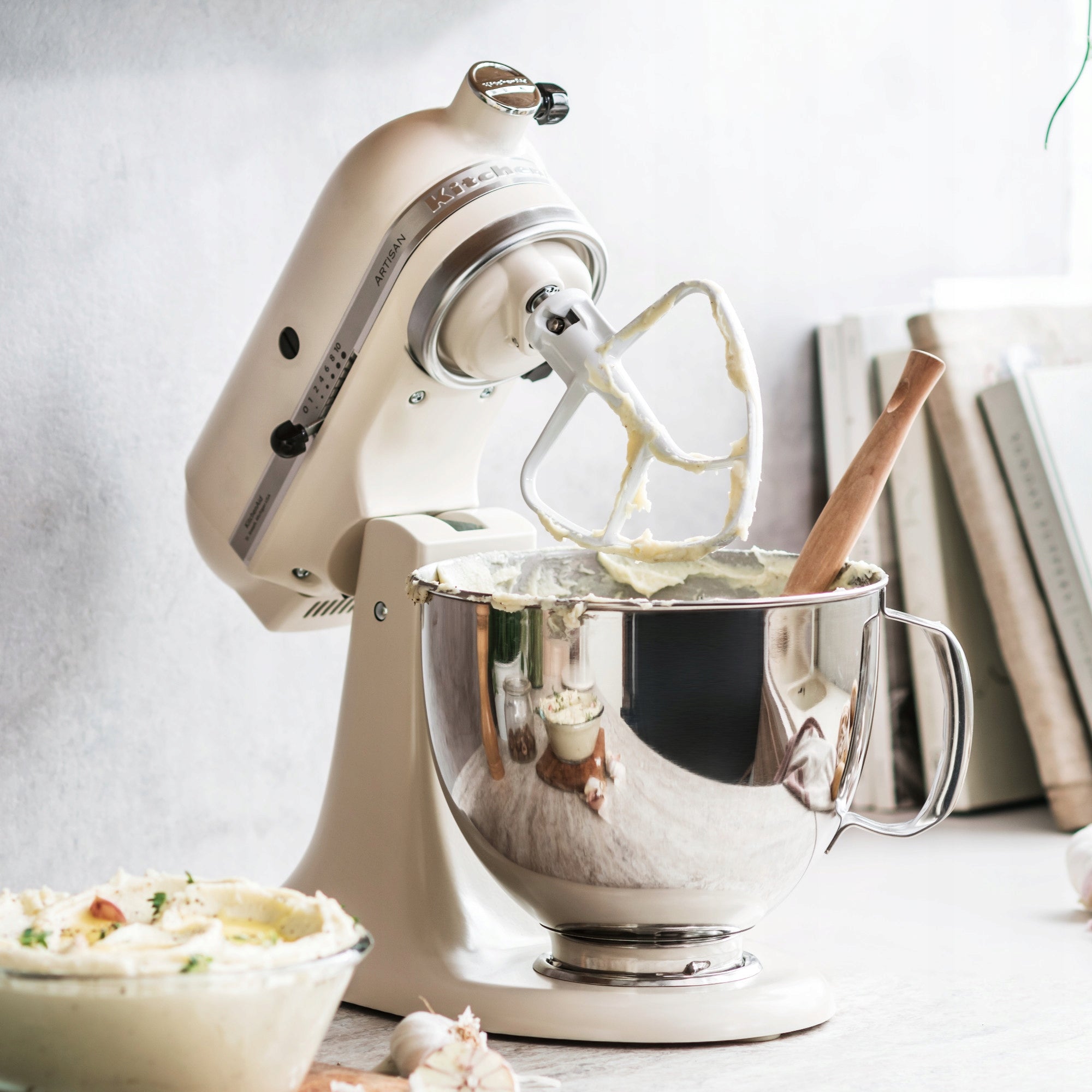 Kuchyňský robot KitchenAid 5KSM125 300 W béžový/hnědý Power rating 300 W