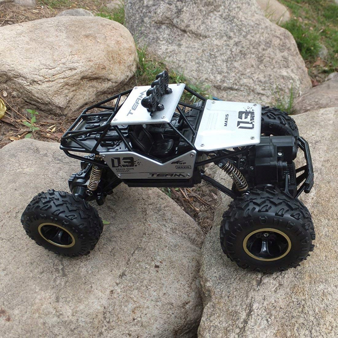 LARGE CAR REMOTE CONTROLLED OFF-ROAD 4x4 AUTO RC REMOTE CONTROL 2 BATTERIES Manufacturer code ZDALNIE STEROWANY SAMOCHÓD AUTO RC METAL 4X4