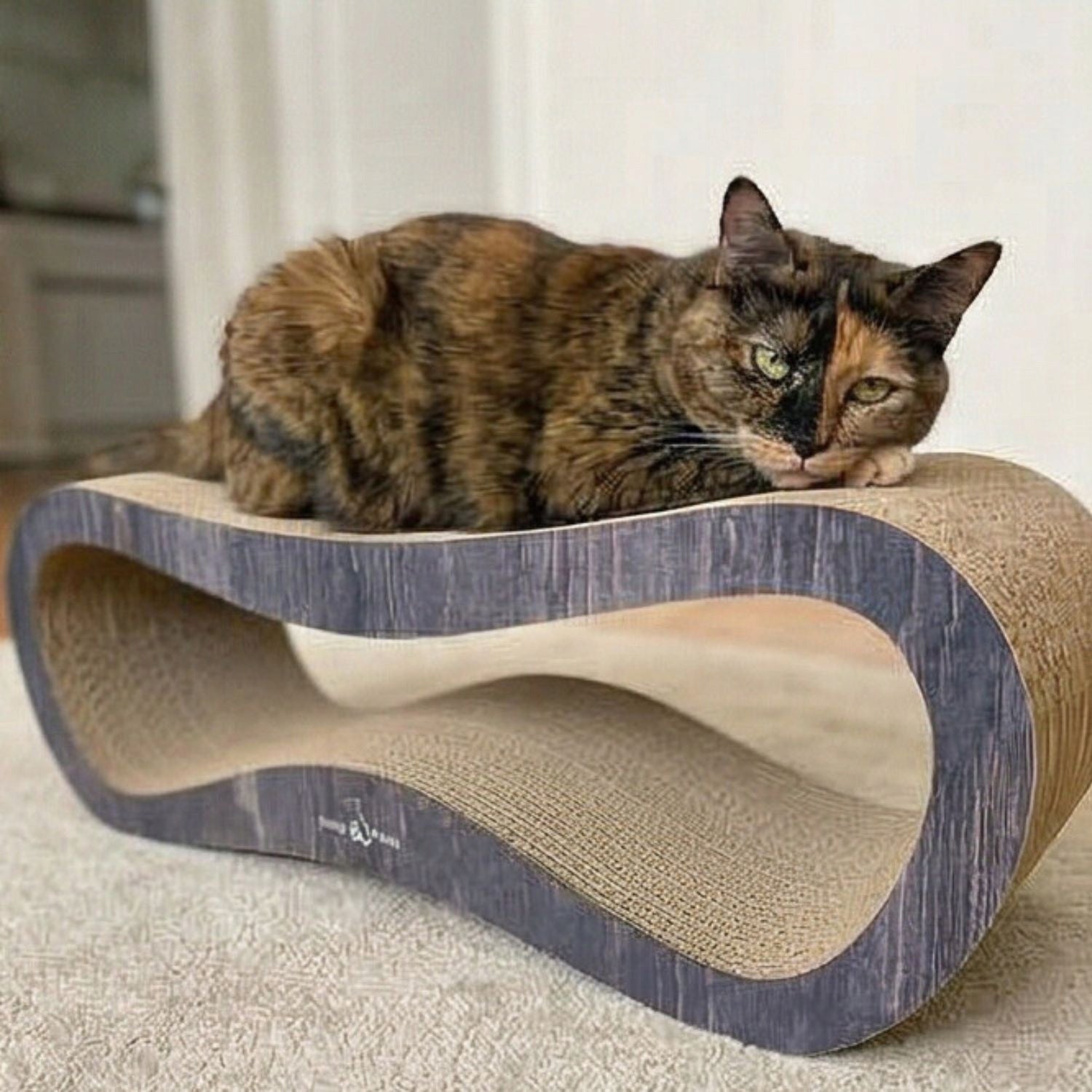 LARGE CARDBOARD CAT SCRATCRATOR BED 78x28x24 cm Mruu&Pruu Color brown