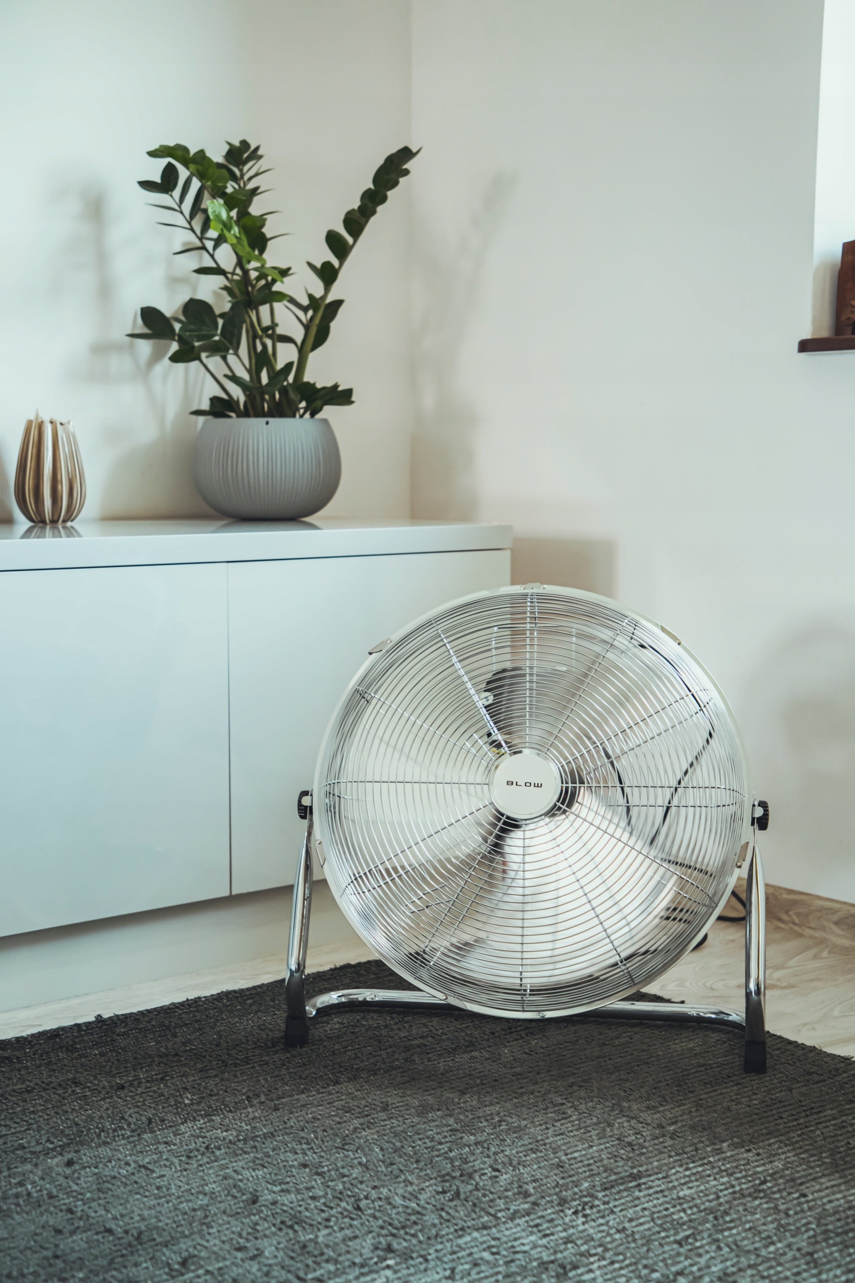 LARGE FAN HOME FLOOR CIRCULATOR INDUSTRIAL WINDMILL POWERFUL 200W Dominant color silver/gray