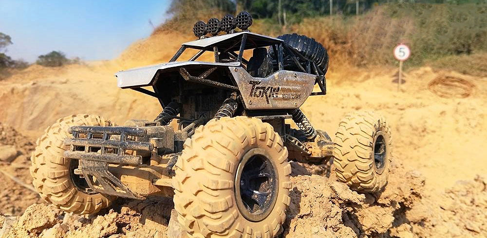 LARGE OFF-ROAD CAR REMOTE CONTROLLED AUTO RC MONSTER 4x4 METAL LED Packaging status original