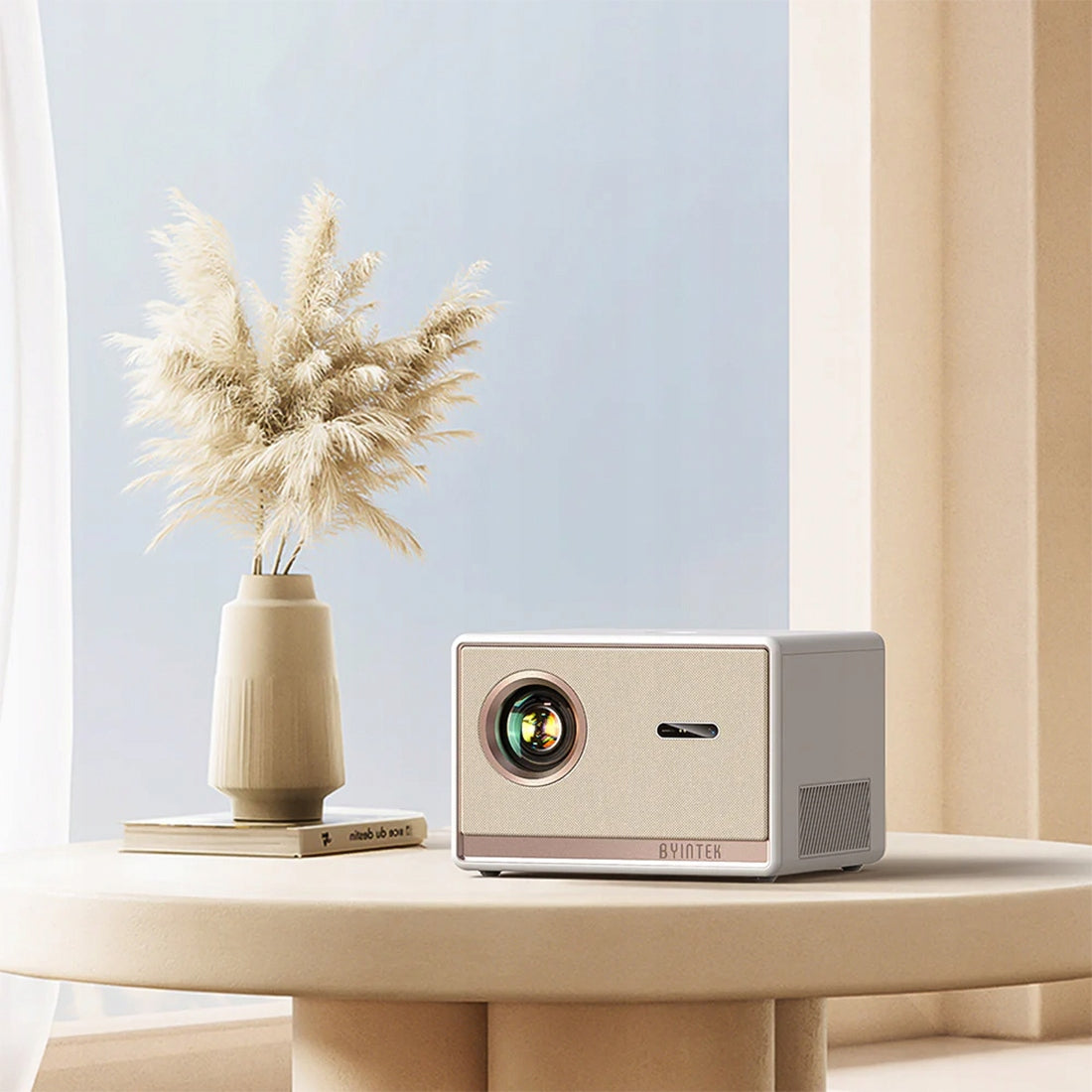 LCD WiFi Projector 1080p 4K GoogleTV Chromecast BYINTEK PLATO T5 MAX Packaging status original