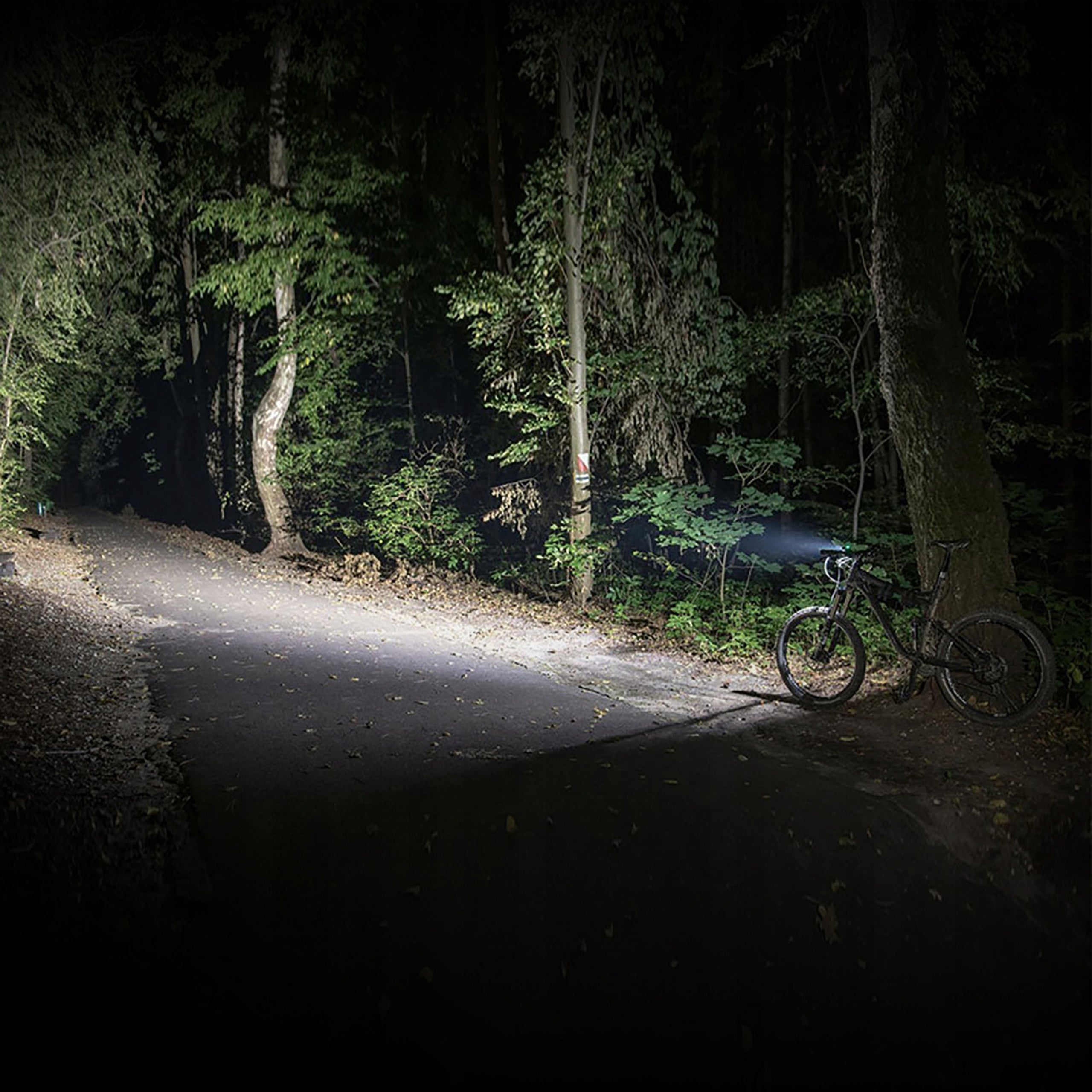 LED BIKE LIGHT FRONT 1800 LUMENS STRONG + REAR BICYCLE LIGHTS Model ZESTAW TYŁ + PRZÓD + MOCNE