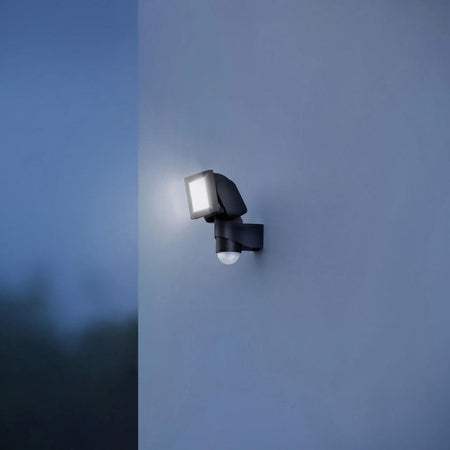 LED floodlight with motion sensor 14,7W 1375lm IP44 Steinel LS 150 Batteries included no
