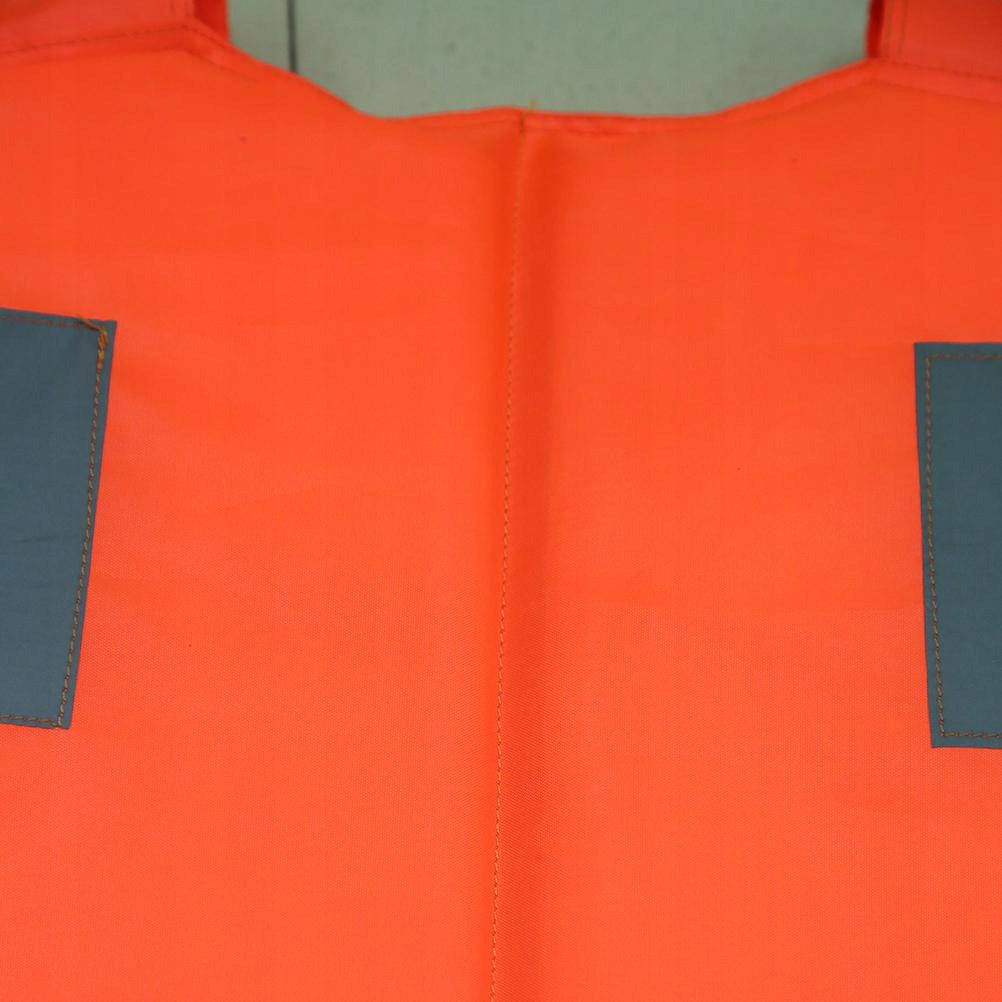 LIGHTWEIGHT LIFE JACKET FOR ADULTS 50-110KG Body weight range 110 kg