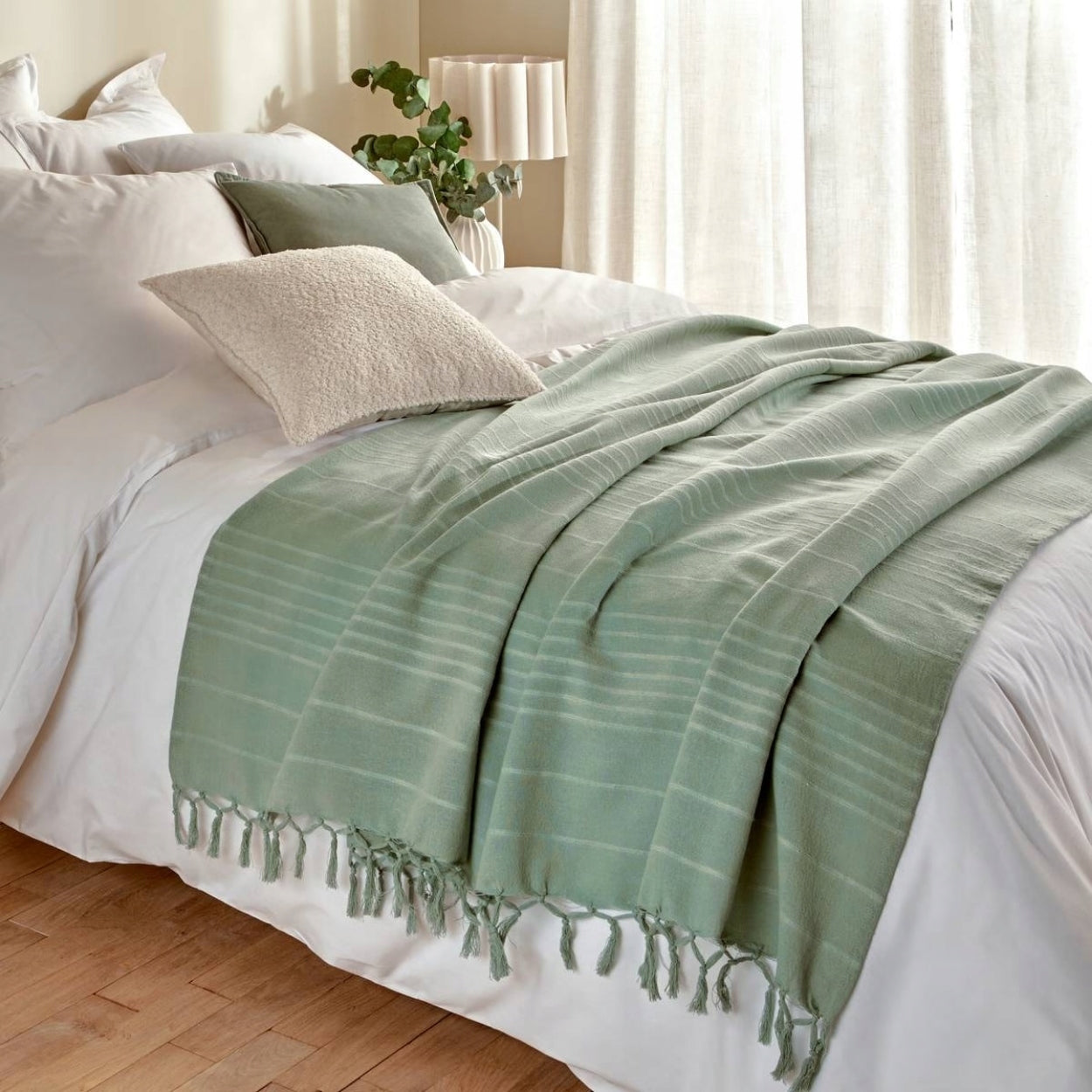 Large Bedspread 160 x 220 cm GREEN cotton blanket soft tassels Brand Atmosphera