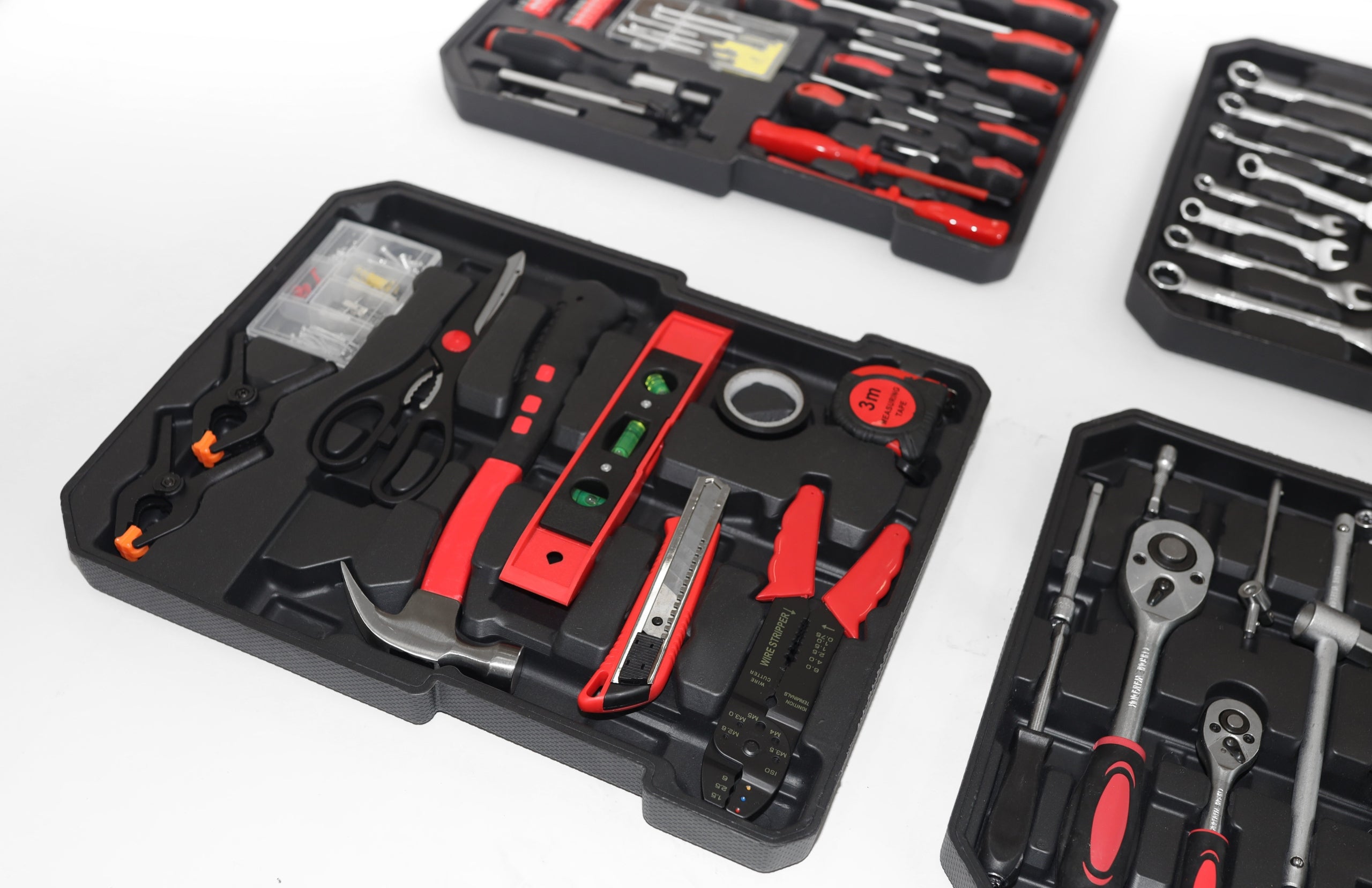 Large Tool Set Metal Case with Wheels Tools 189 Elements Product weight with unit packaging 11.5 kg